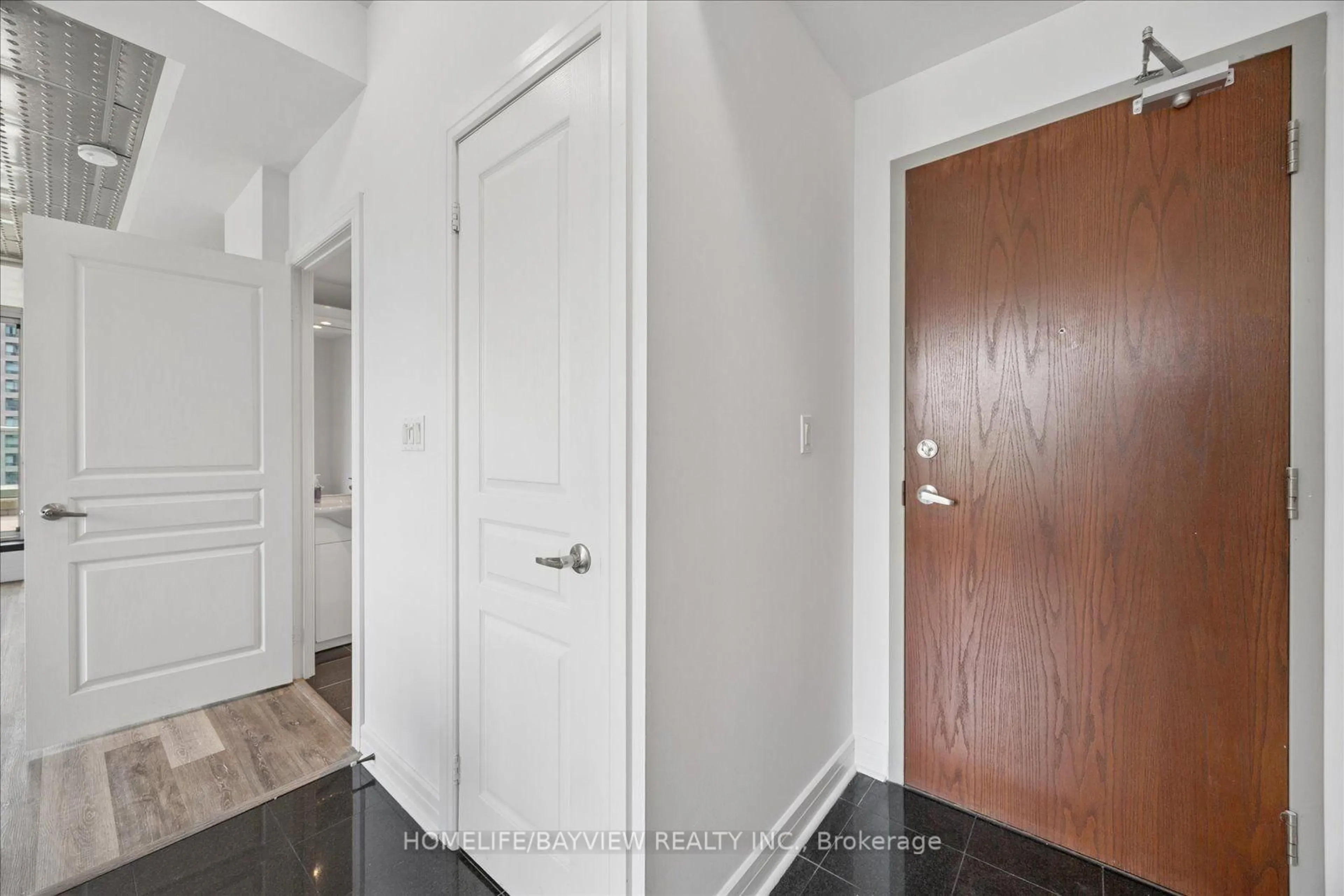 Indoor entryway for 1 Avondale Ave #508, Toronto Ontario M2N 7J1