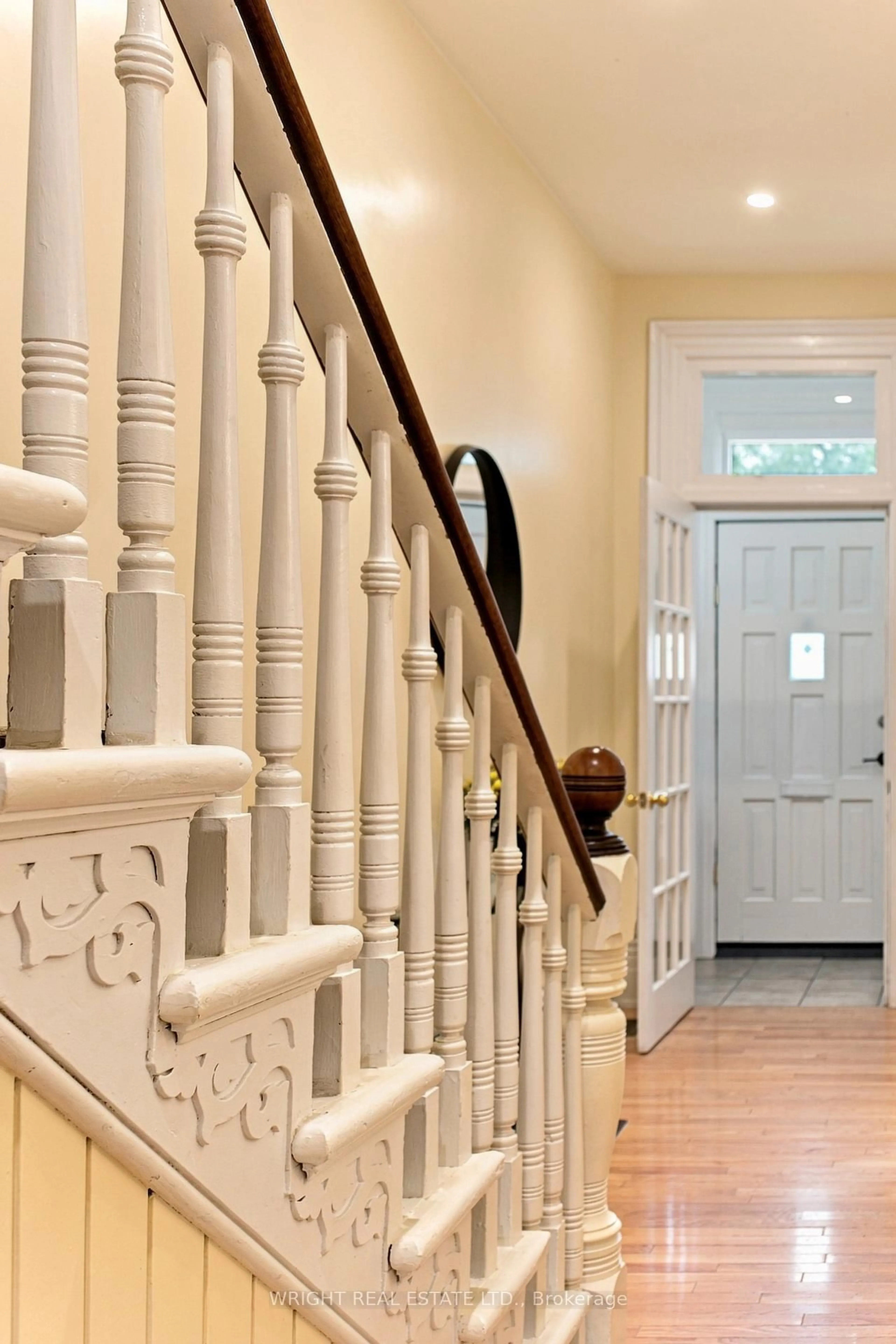 Indoor entryway for 276 Robert St, Toronto Ontario M5S 2K8