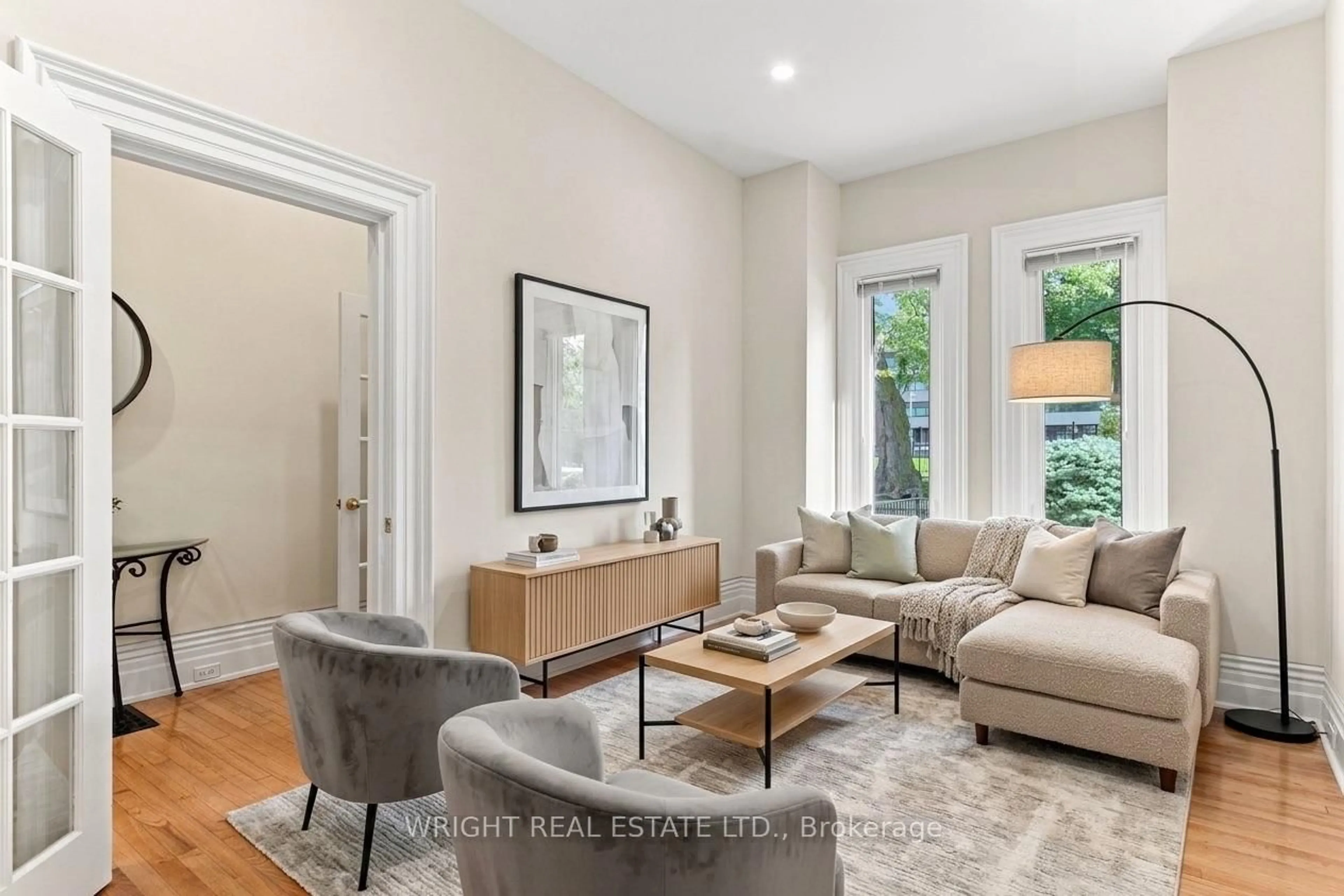 Living room with furniture, unknown for 276 Robert St, Toronto Ontario M5S 2K8