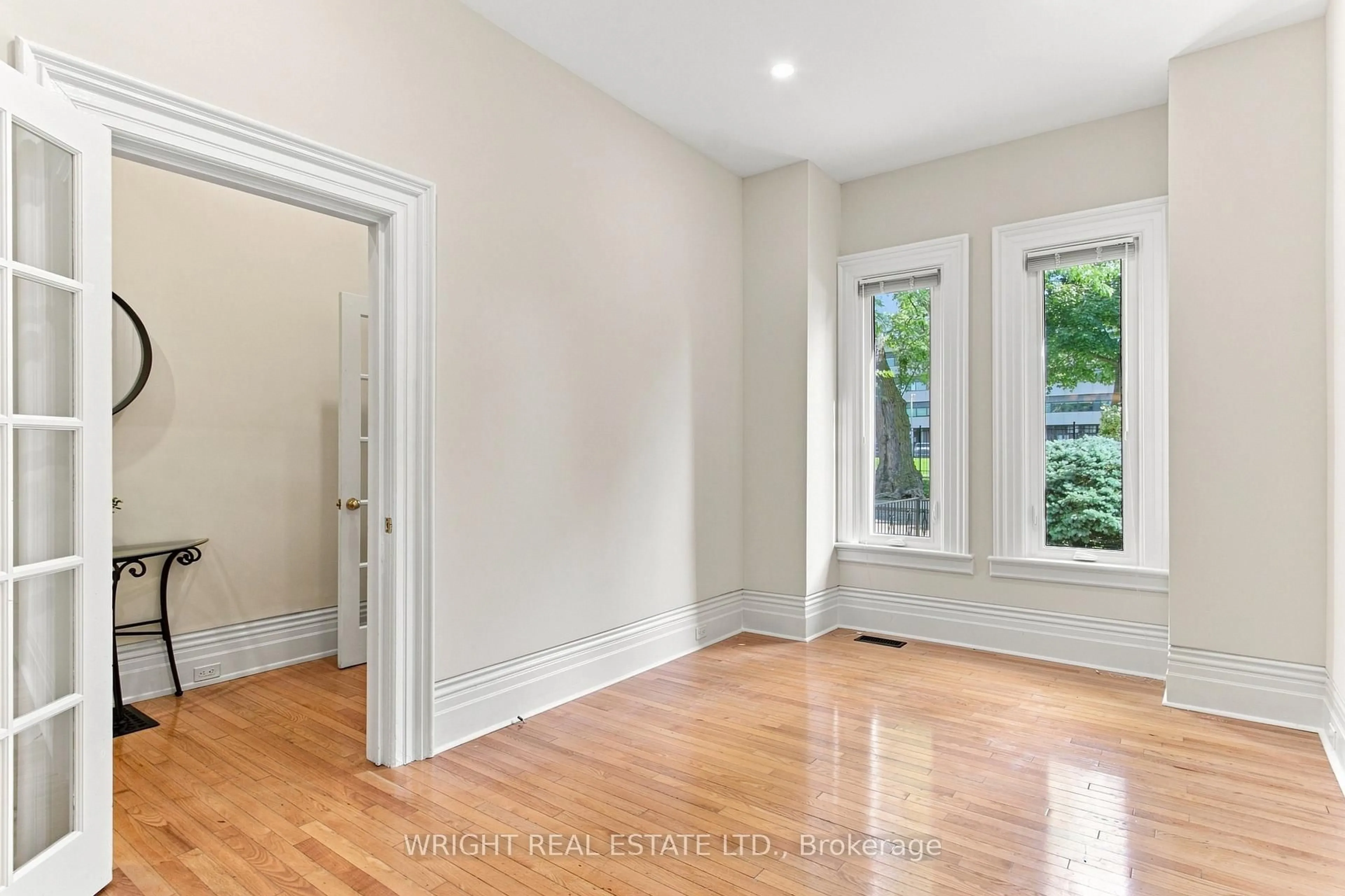 A pic of a room for 276 Robert St, Toronto Ontario M5S 2K8