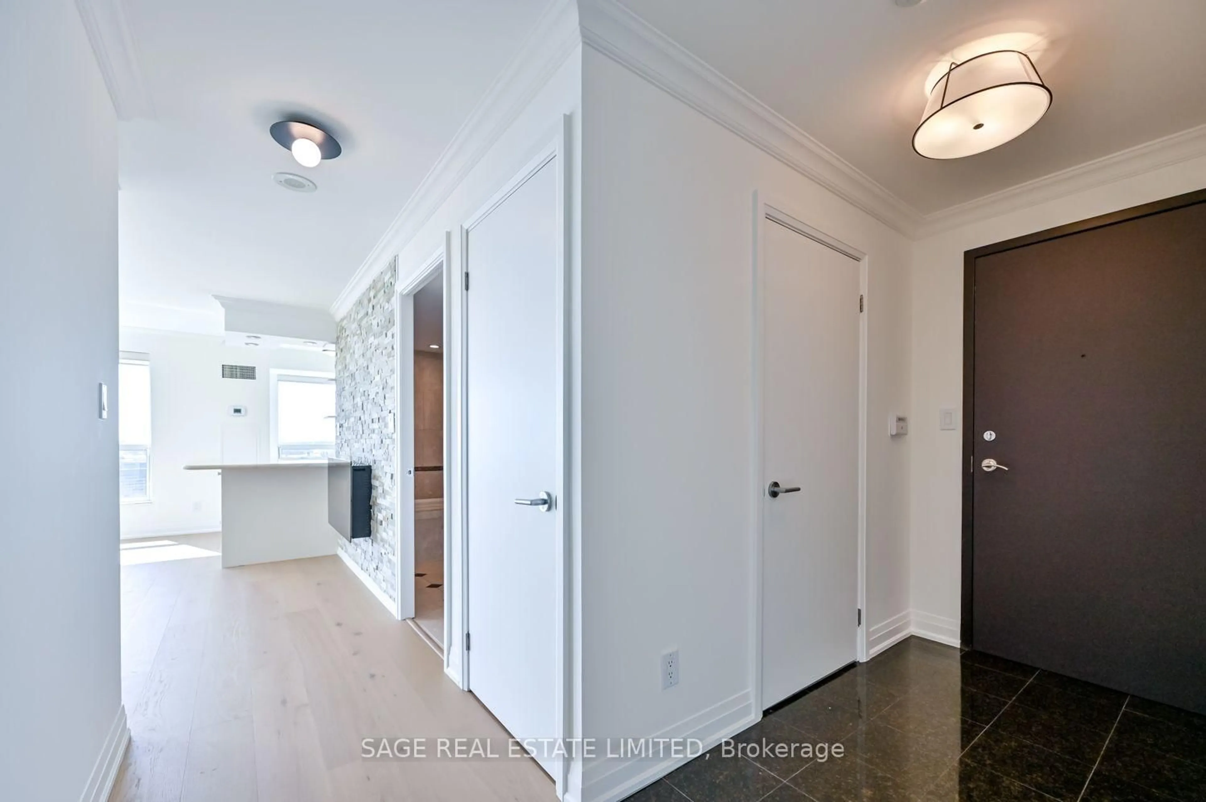 Indoor entryway for 410 Queens Quay #1114, Toronto Ontario M5V 3T1