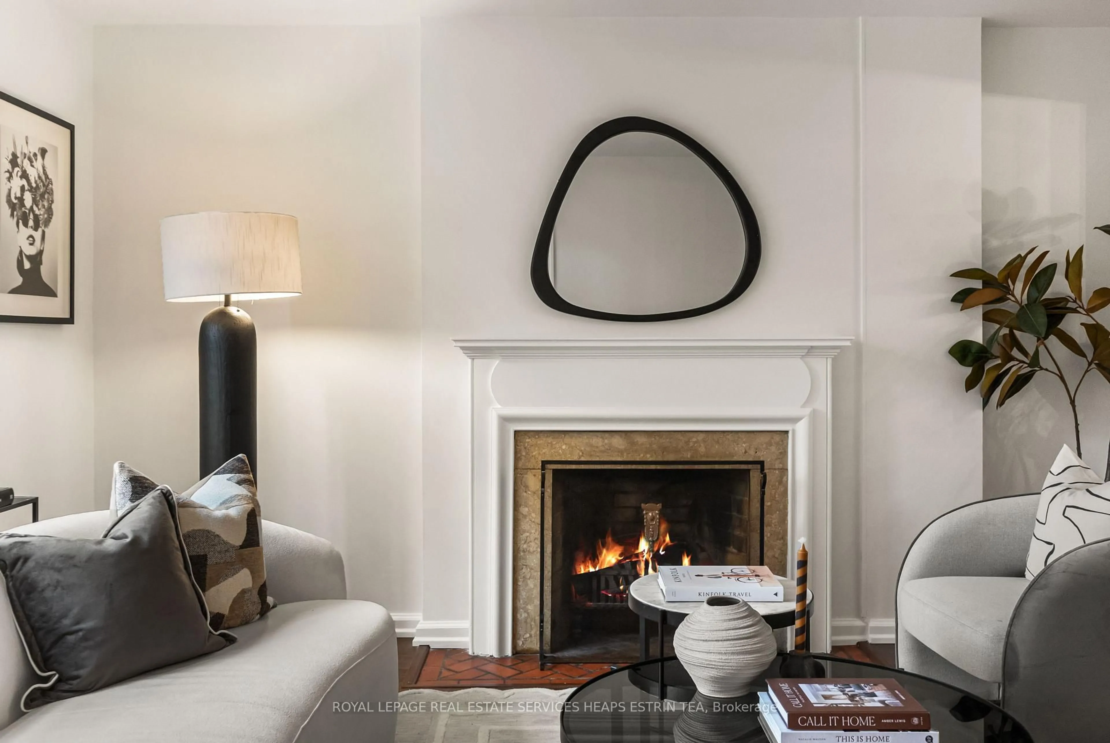 Living room with furniture, unknown for 41 Fairfield Rd, Toronto Ontario M4P 1S9