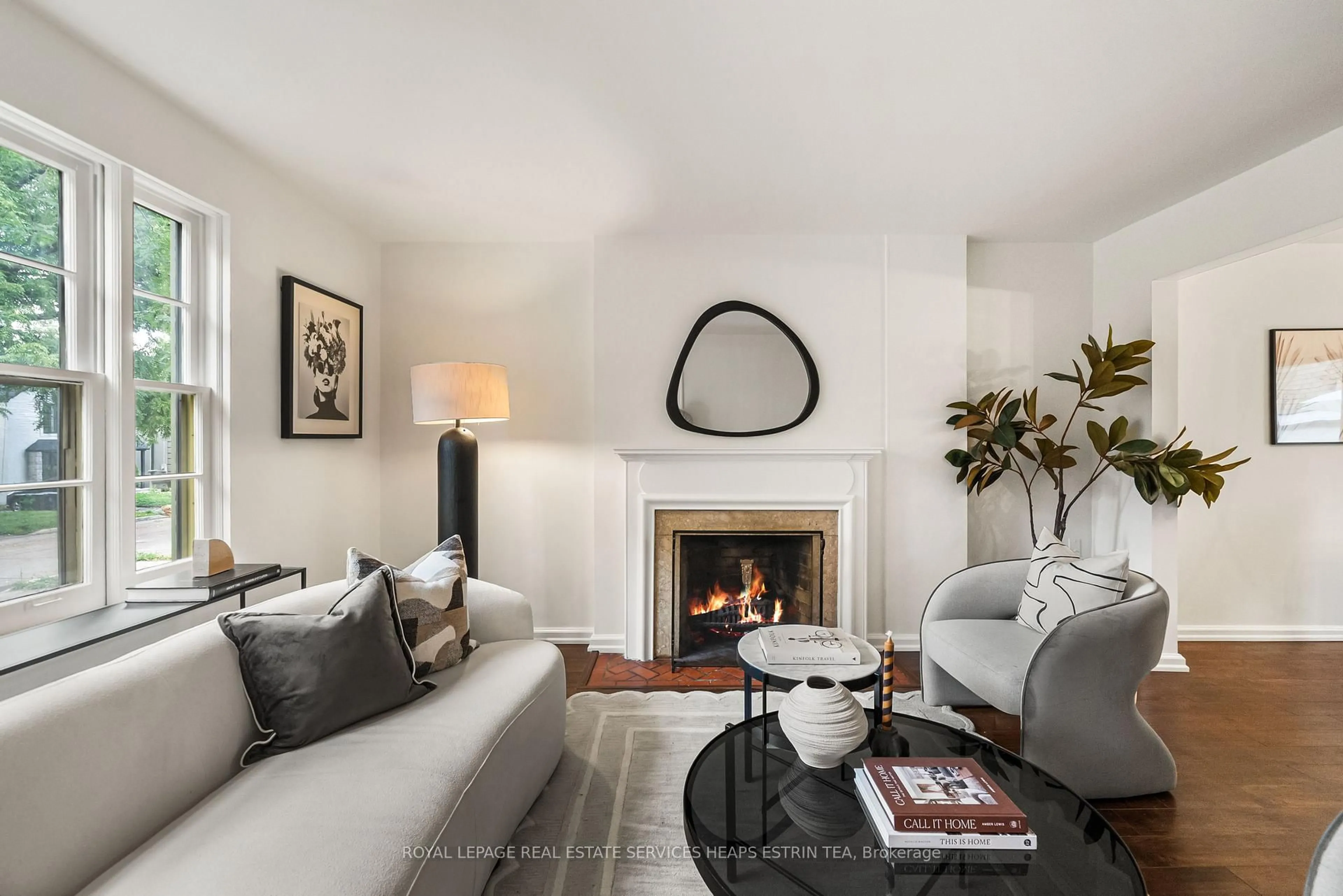 Living room with furniture, unknown for 41 Fairfield Rd, Toronto Ontario M4P 1S9