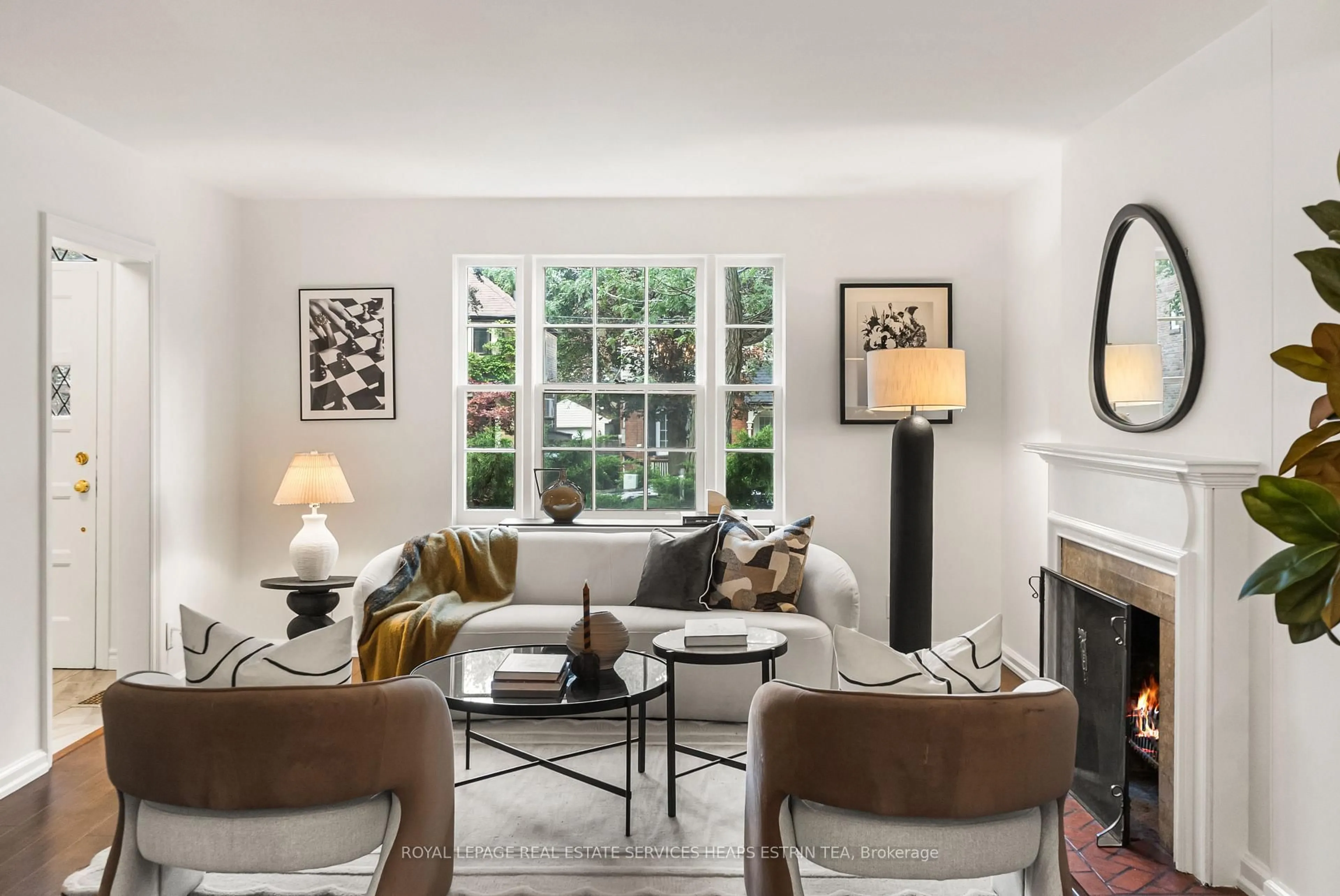 Living room with furniture, unknown for 41 Fairfield Rd, Toronto Ontario M4P 1S9