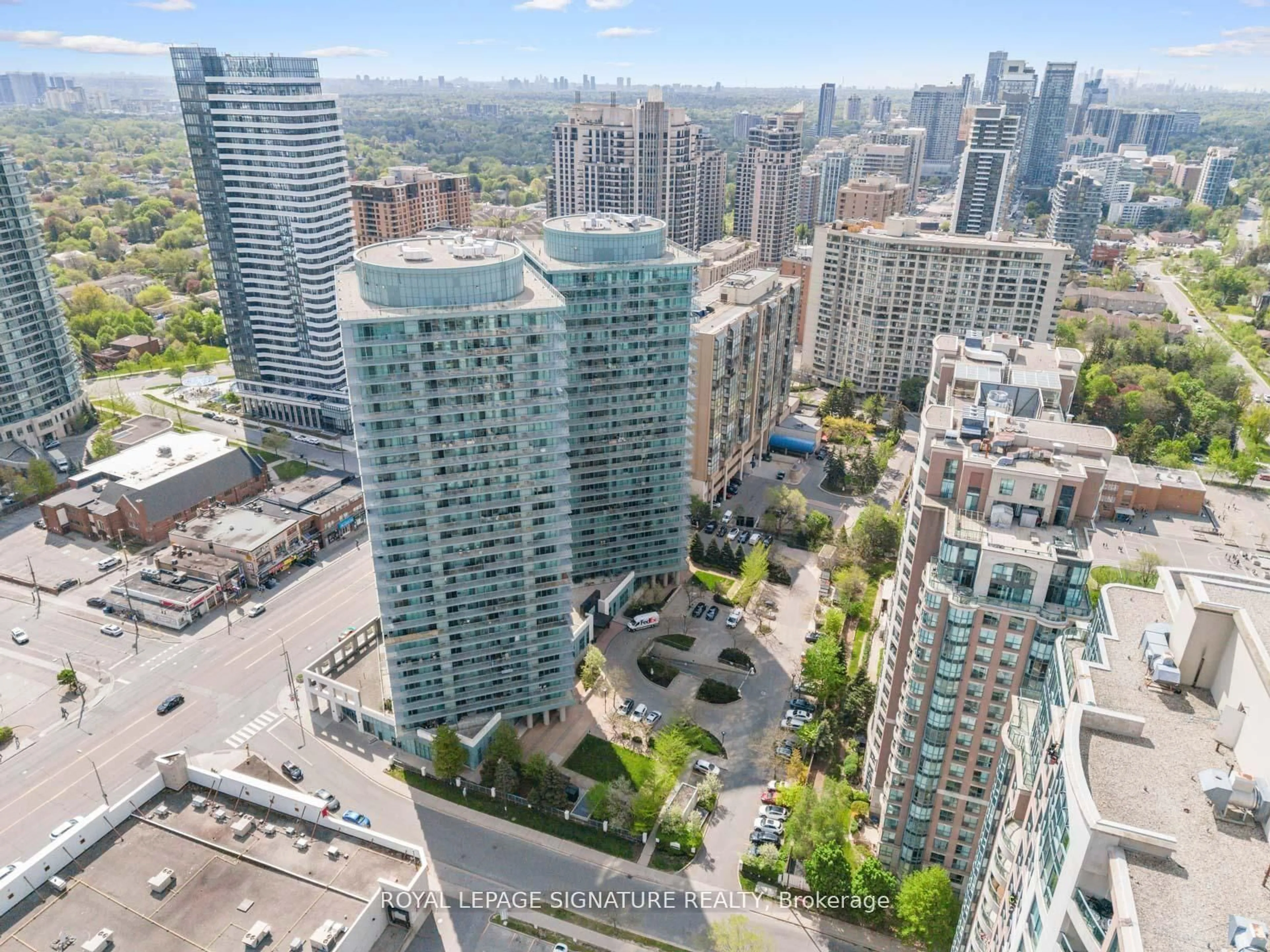 A pic from outside/outdoor area/front of a property/back of a property/a pic from drone, city buildings view from balcony for 5508 Yonge St #508, Toronto Ontario M2N 7L2