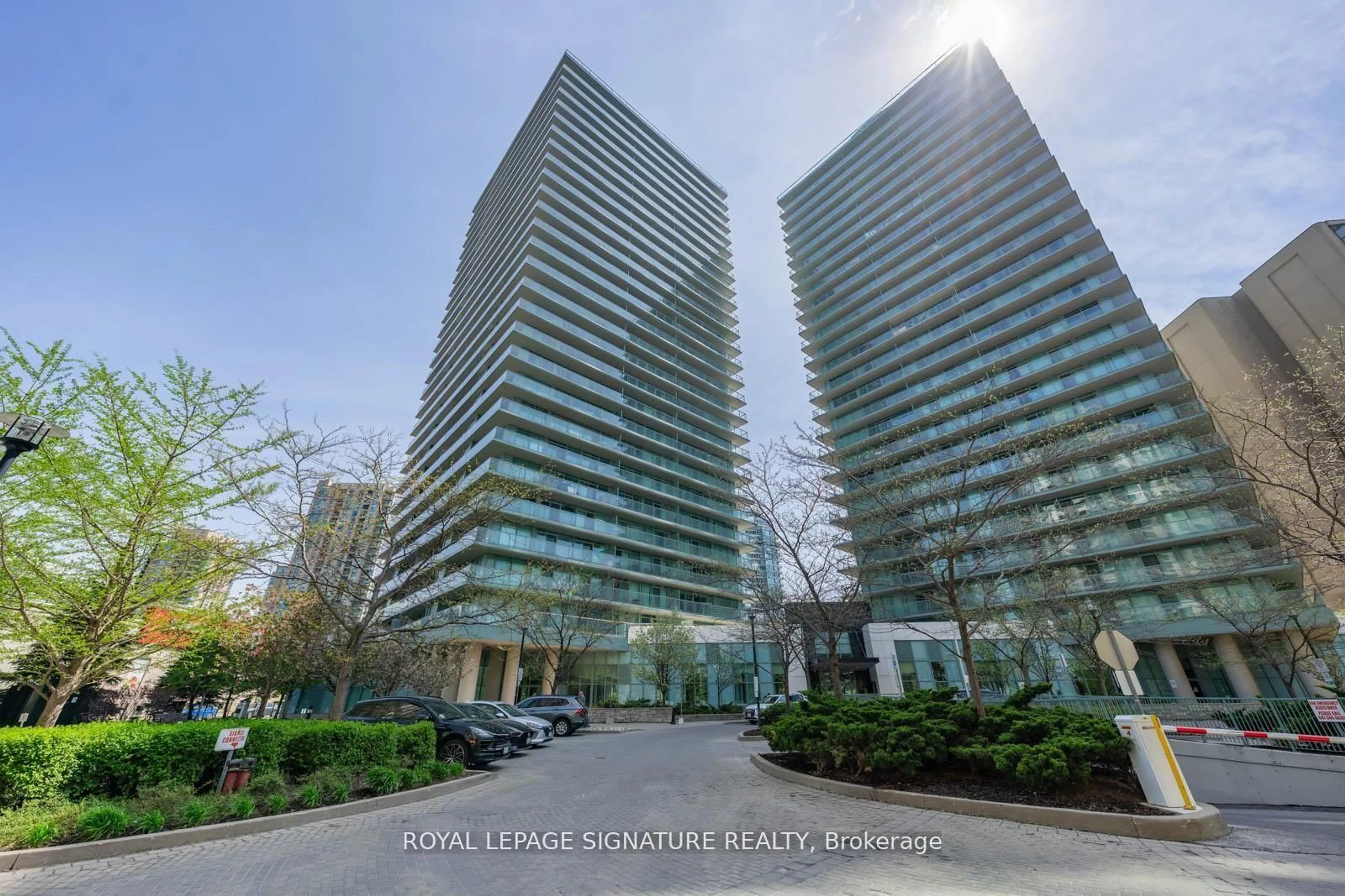 Indoor foyer for 5508 Yonge St #508, Toronto Ontario M2N 7L2