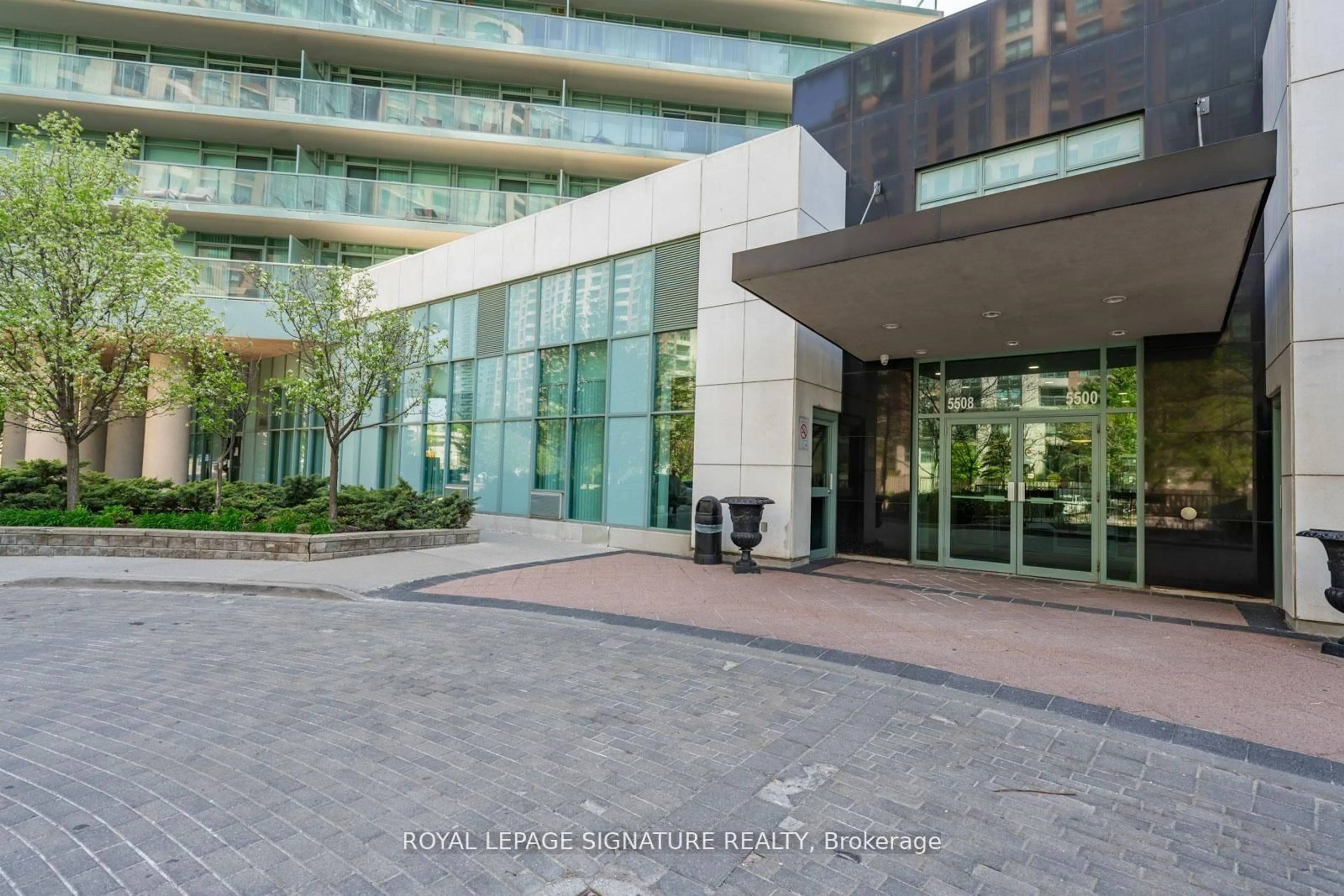 Indoor foyer for 5508 Yonge St #508, Toronto Ontario M2N 7L2