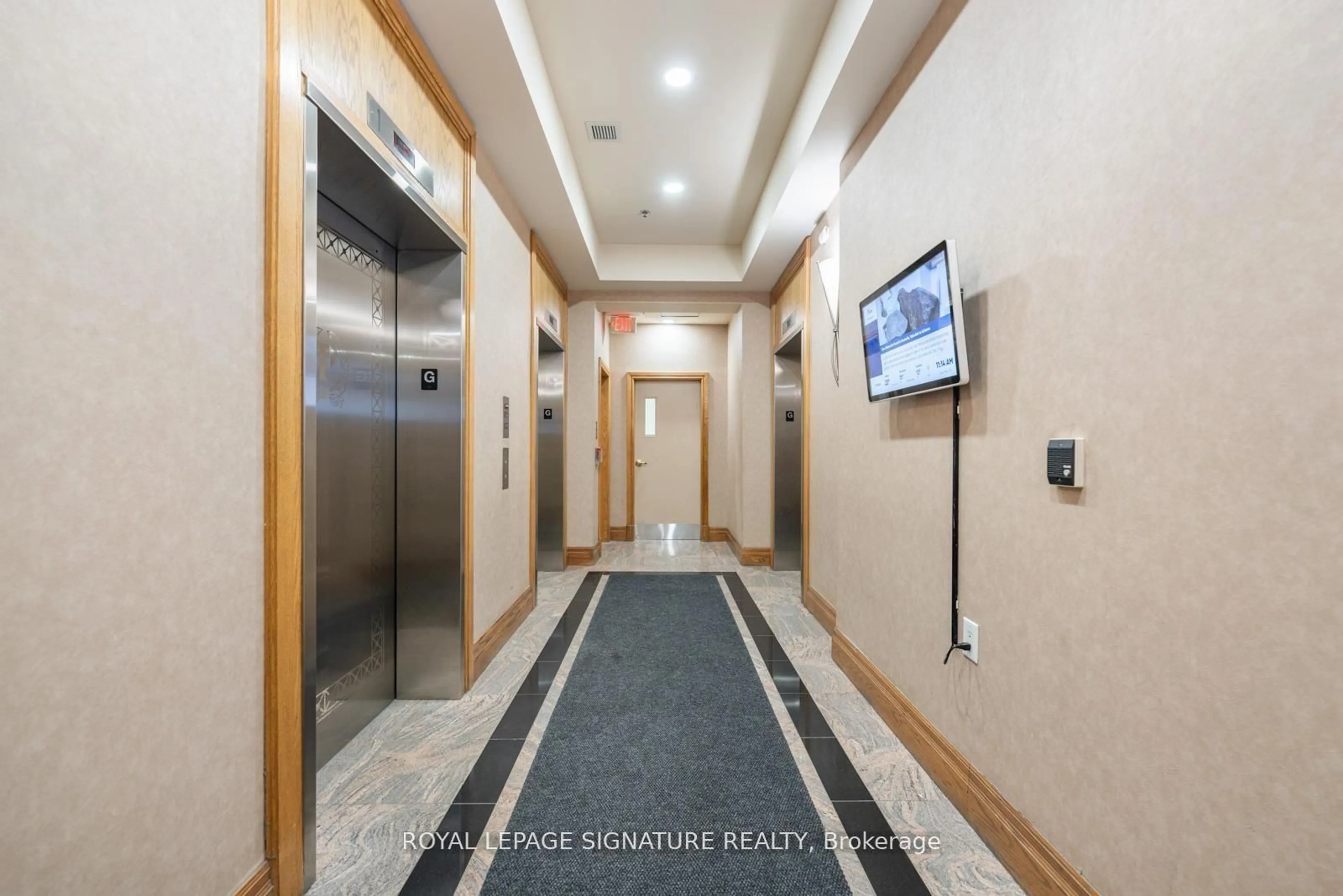 Indoor foyer for 5508 Yonge St #508, Toronto Ontario M2N 7L2