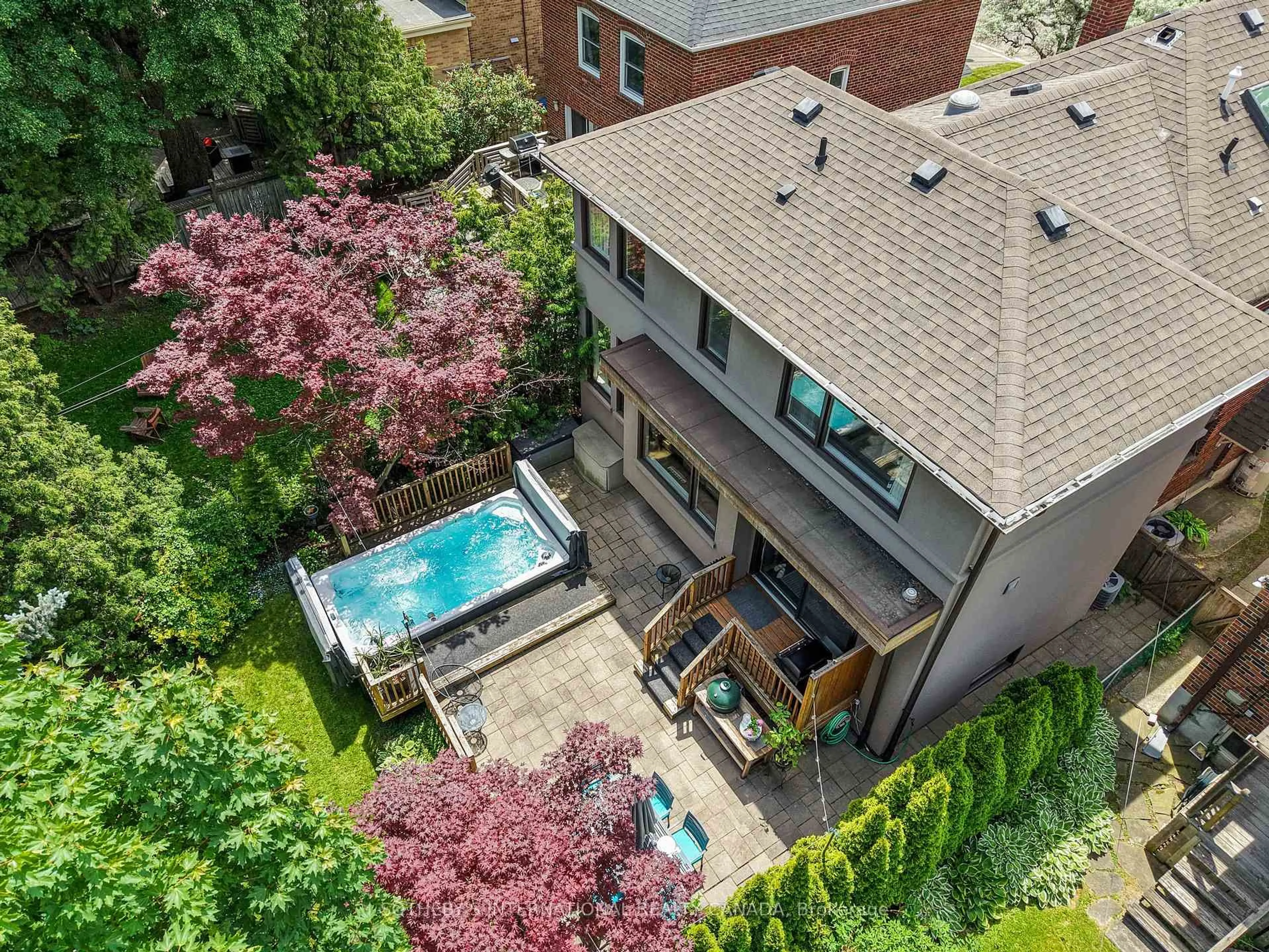 A pic from outside/outdoor area/front of a property/back of a property/a pic from drone, unknown for 35 Belgrave Ave, Toronto Ontario M5M 3S9