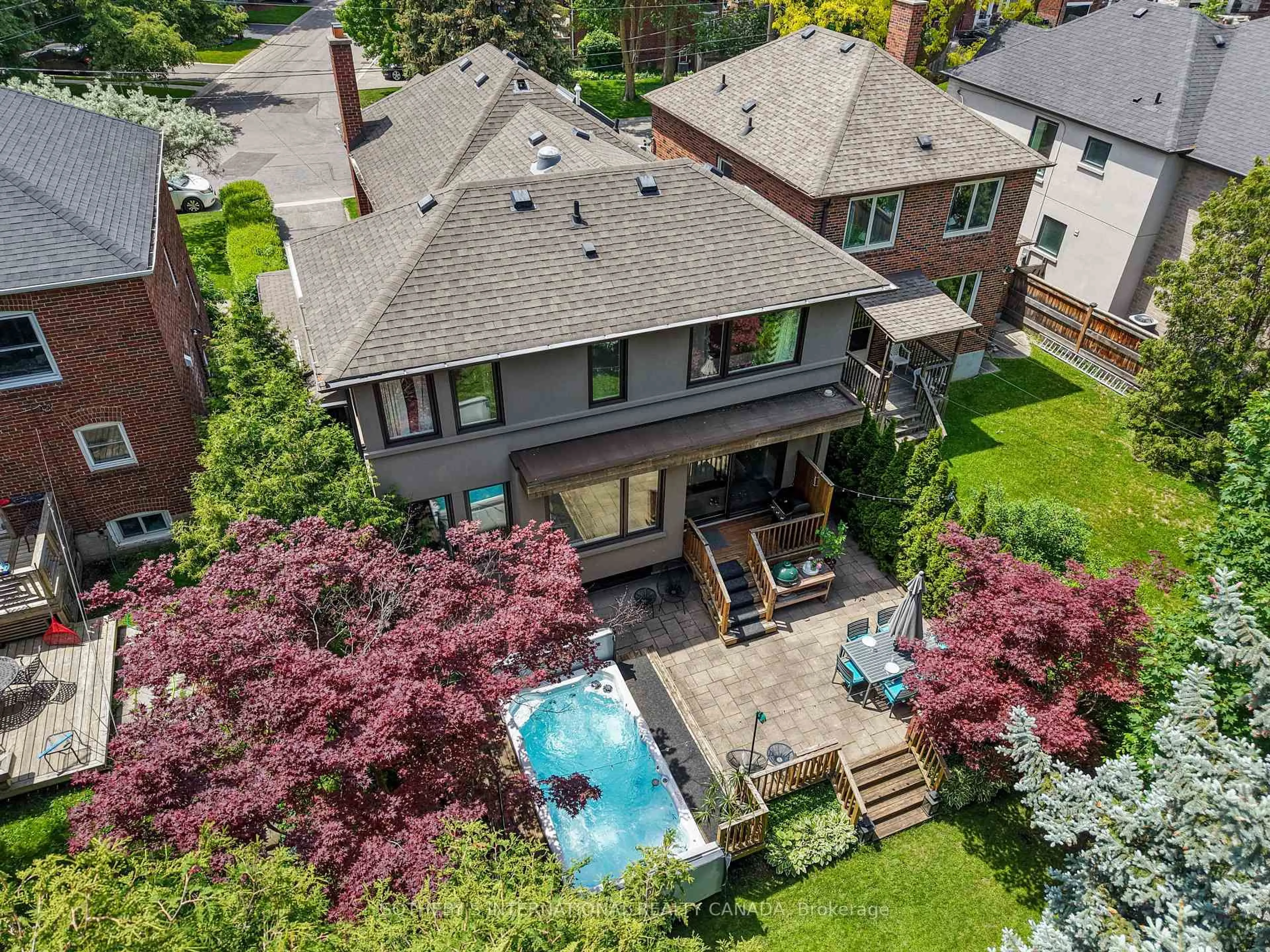 A pic from outside/outdoor area/front of a property/back of a property/a pic from drone, street for 35 Belgrave Ave, Toronto Ontario M5M 3S9