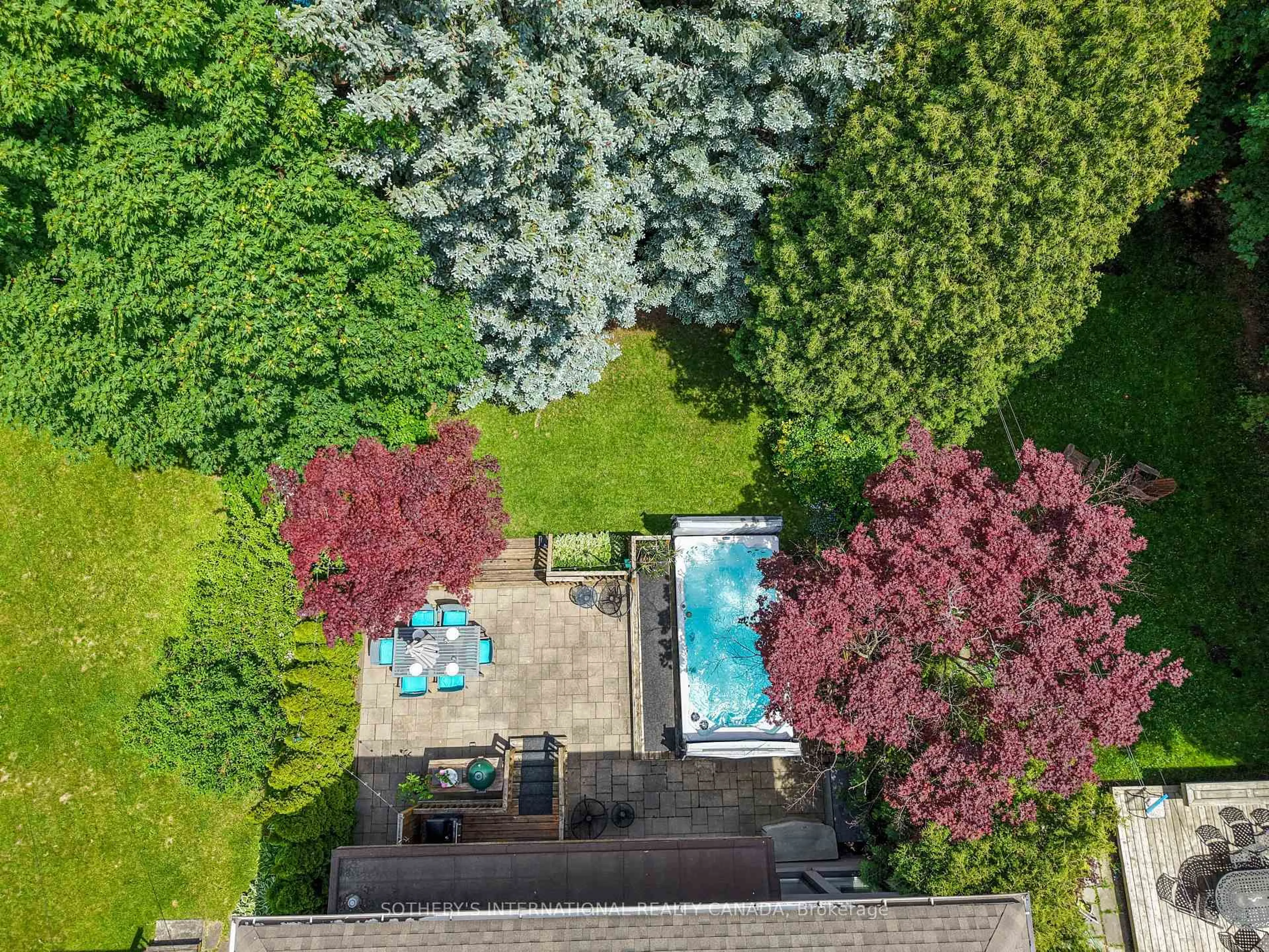 A pic from outside/outdoor area/front of a property/back of a property/a pic from drone, unknown for 35 Belgrave Ave, Toronto Ontario M5M 3S9