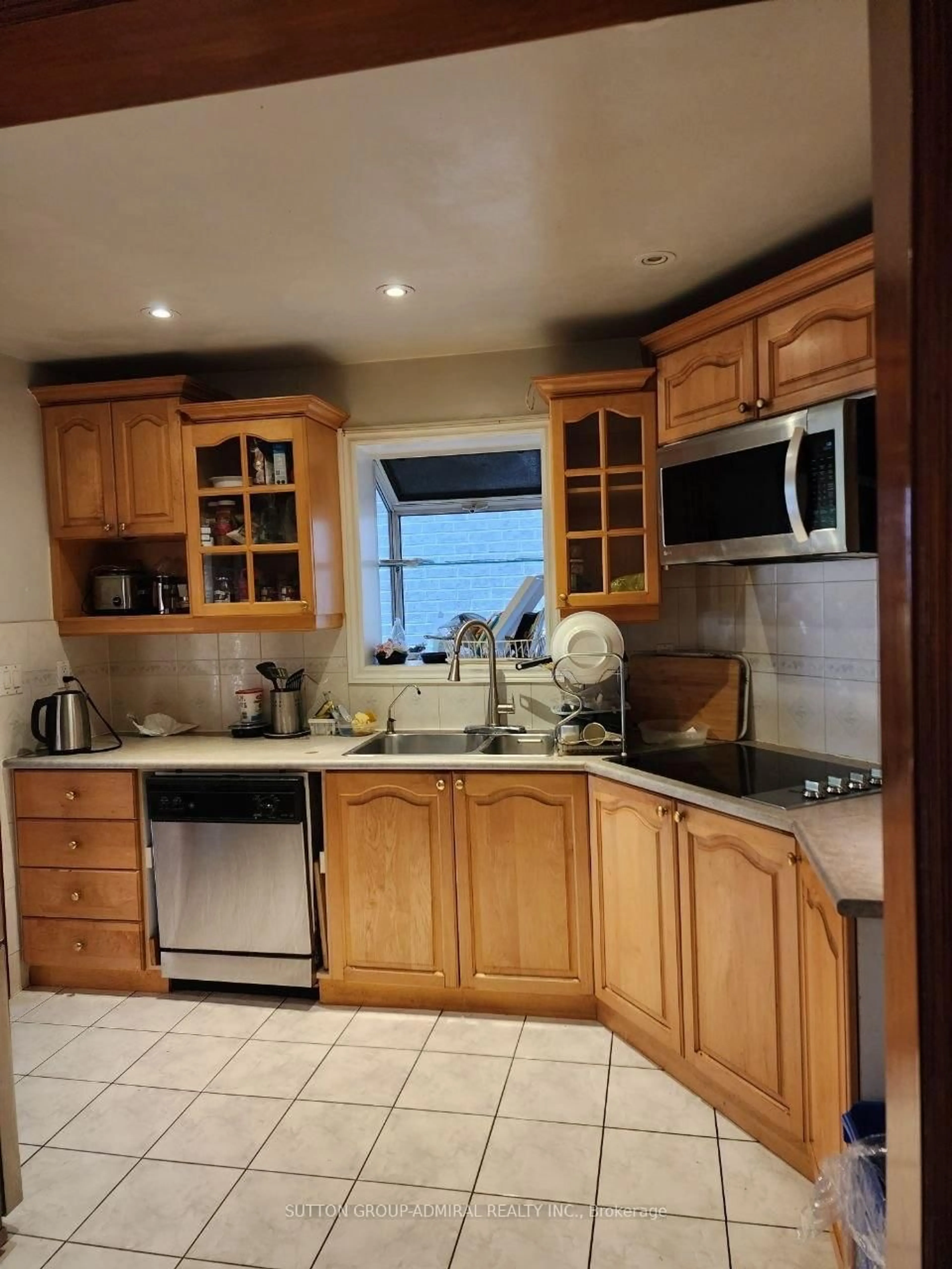 Standard kitchen, ceramic/tile floor for 355 Patricia Ave, Toronto Ontario M2R 2M8
