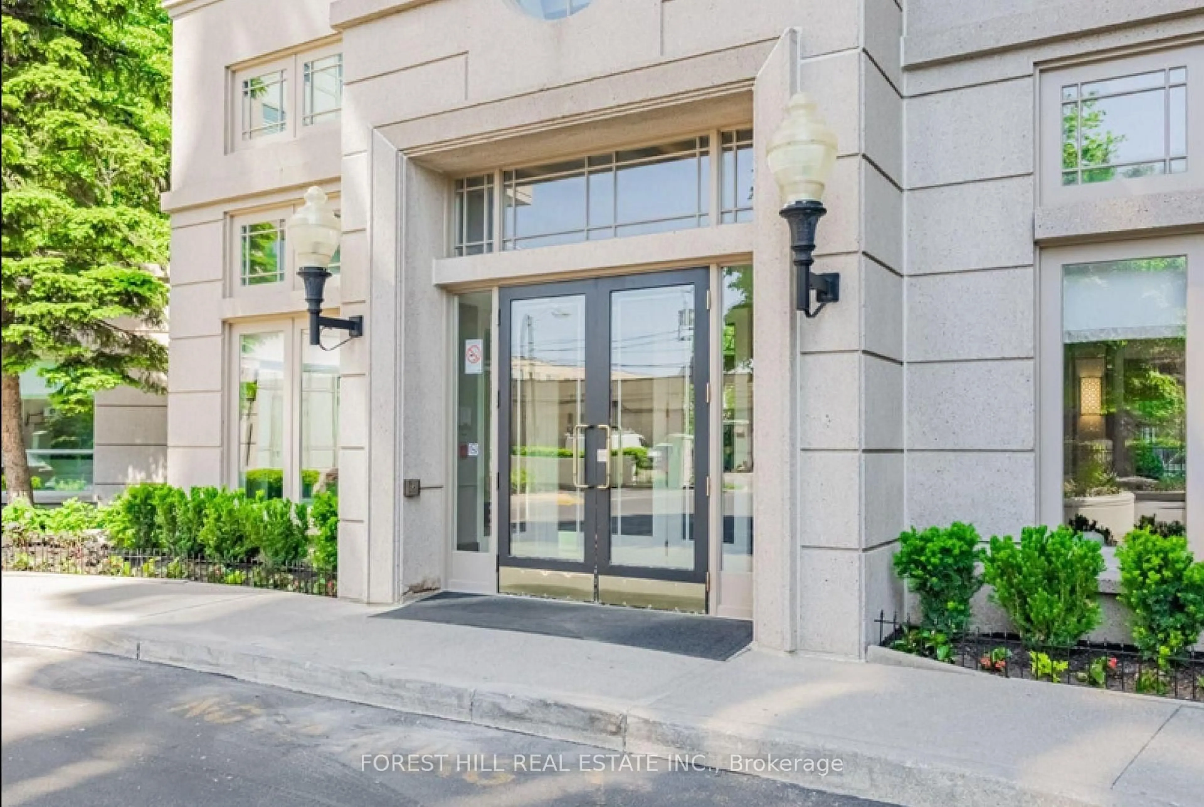 Indoor entryway for 2 Covington Rd #401, Toronto Ontario M6A 3E2