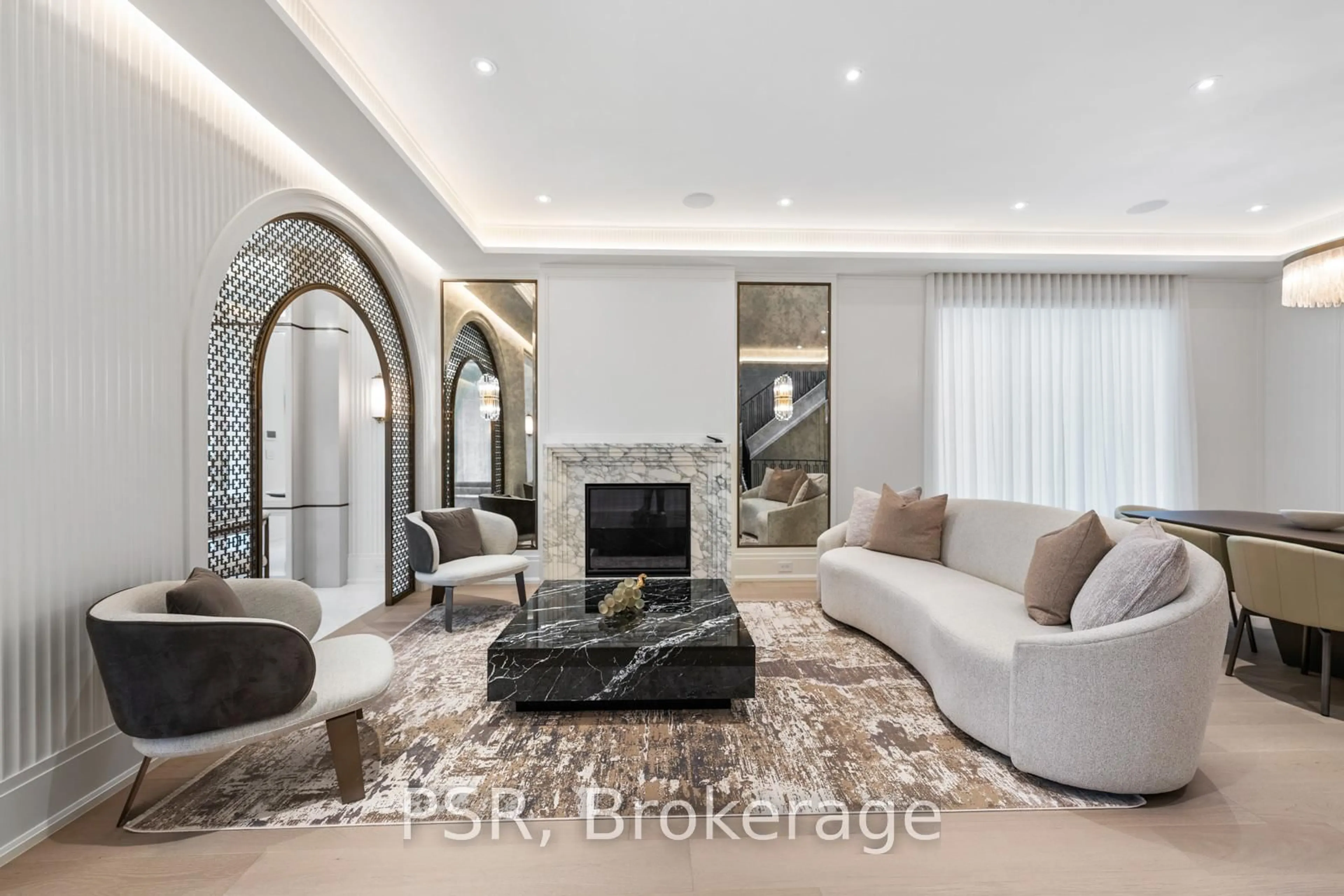 Living room with furniture, unknown for 117 Yonge Blvd, Toronto Ontario M5M 3H2