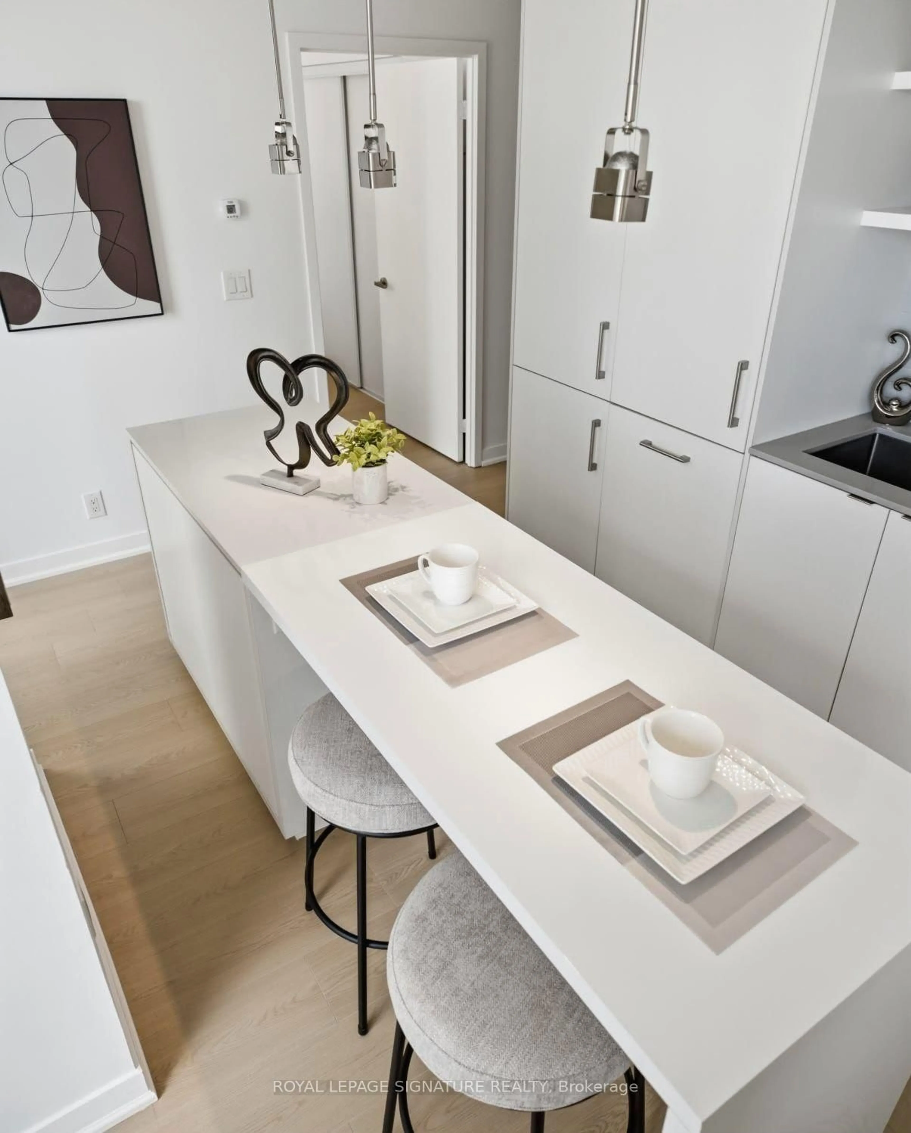 Contemporary kitchen, ceramic/tile floor for 88 Harbour St #1710, Toronto Ontario M5J 0C3