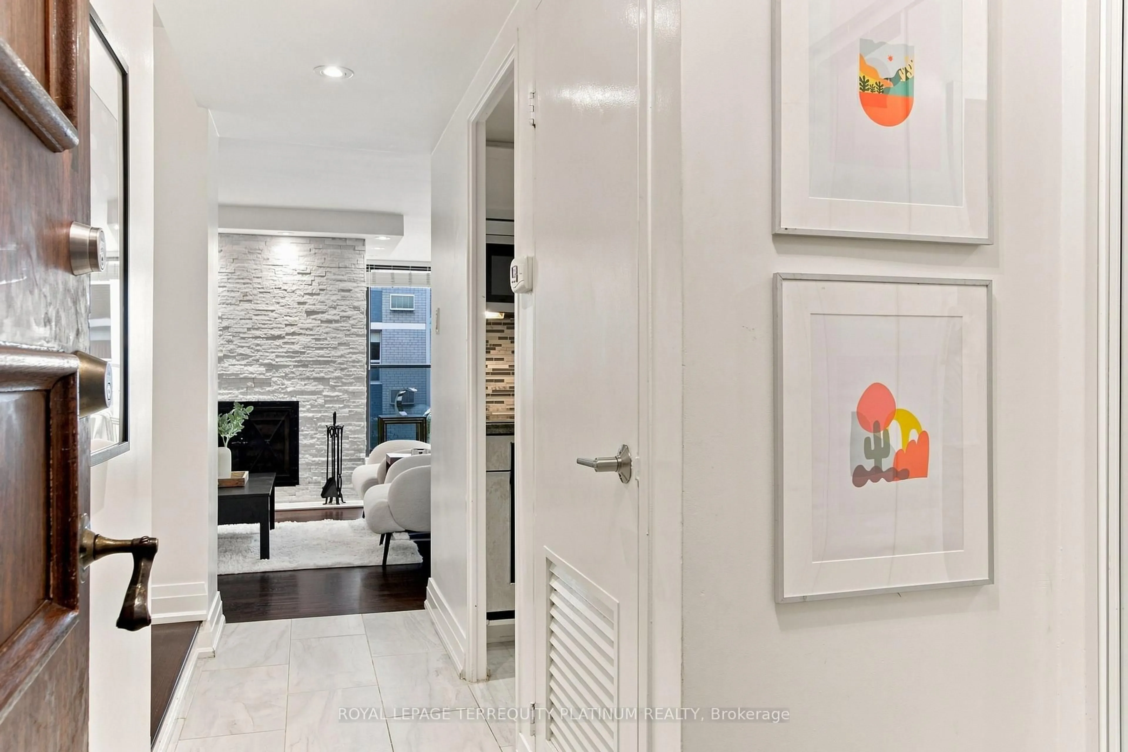 Indoor entryway for 70 Montclair Ave #203, Toronto Ontario M5P 1P7