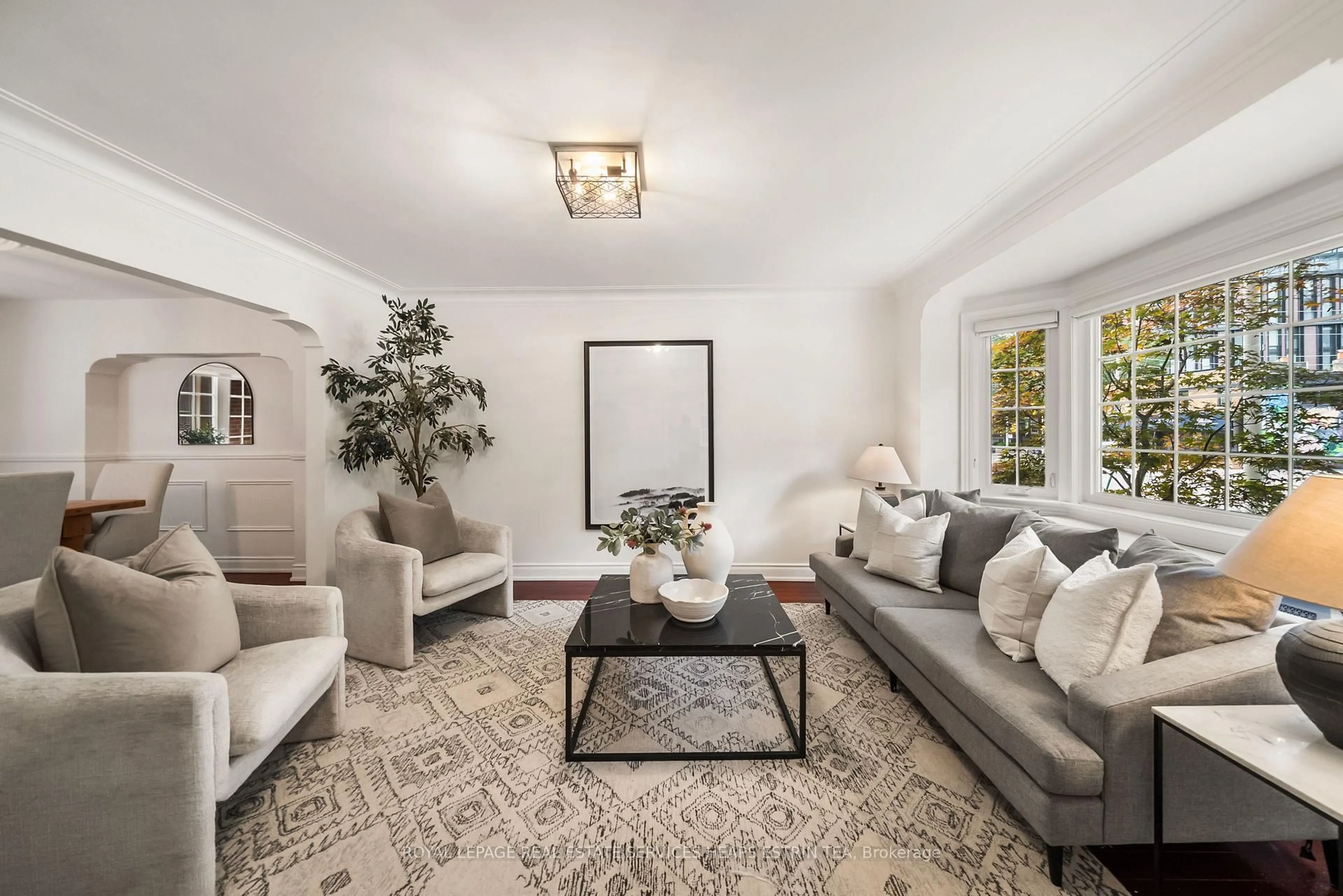 Living room with furniture, unknown for 15 Mcrae Dr, Toronto Ontario M4G 1S1