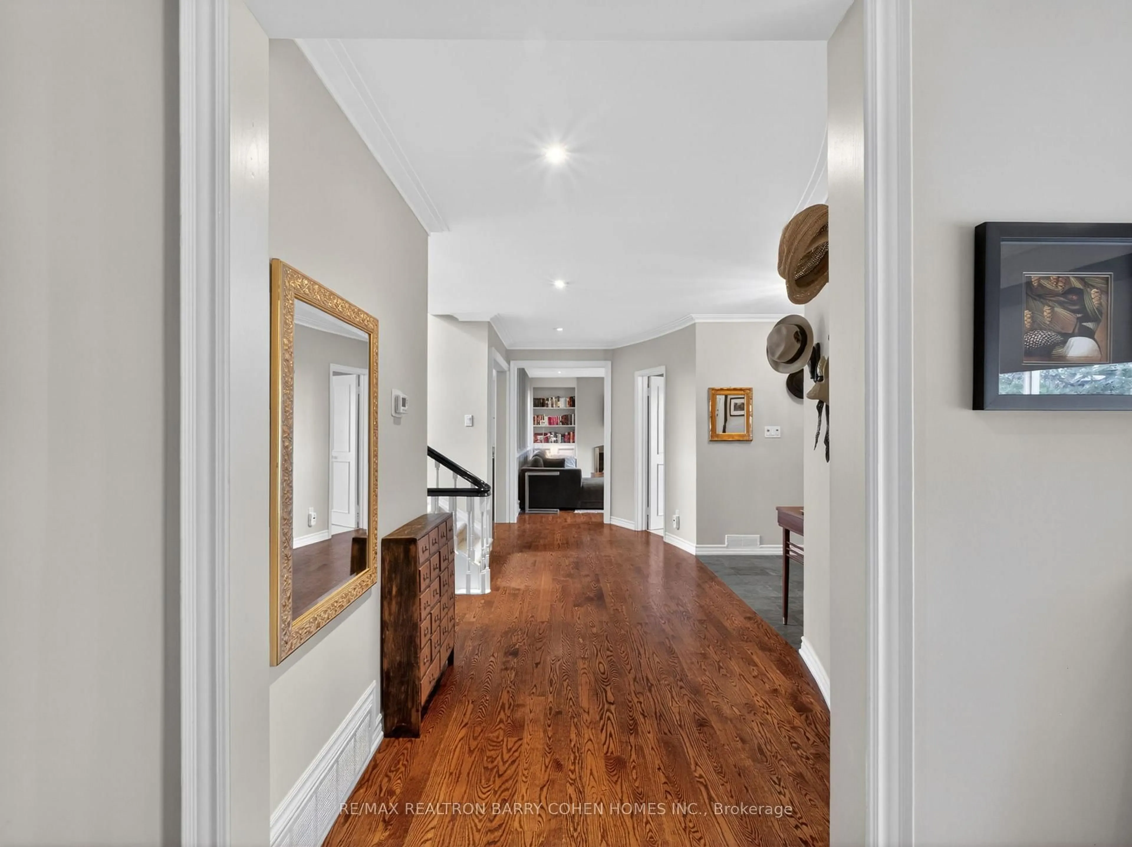 Indoor foyer for 19 Saintfield Ave, Toronto Ontario M3C 2M4