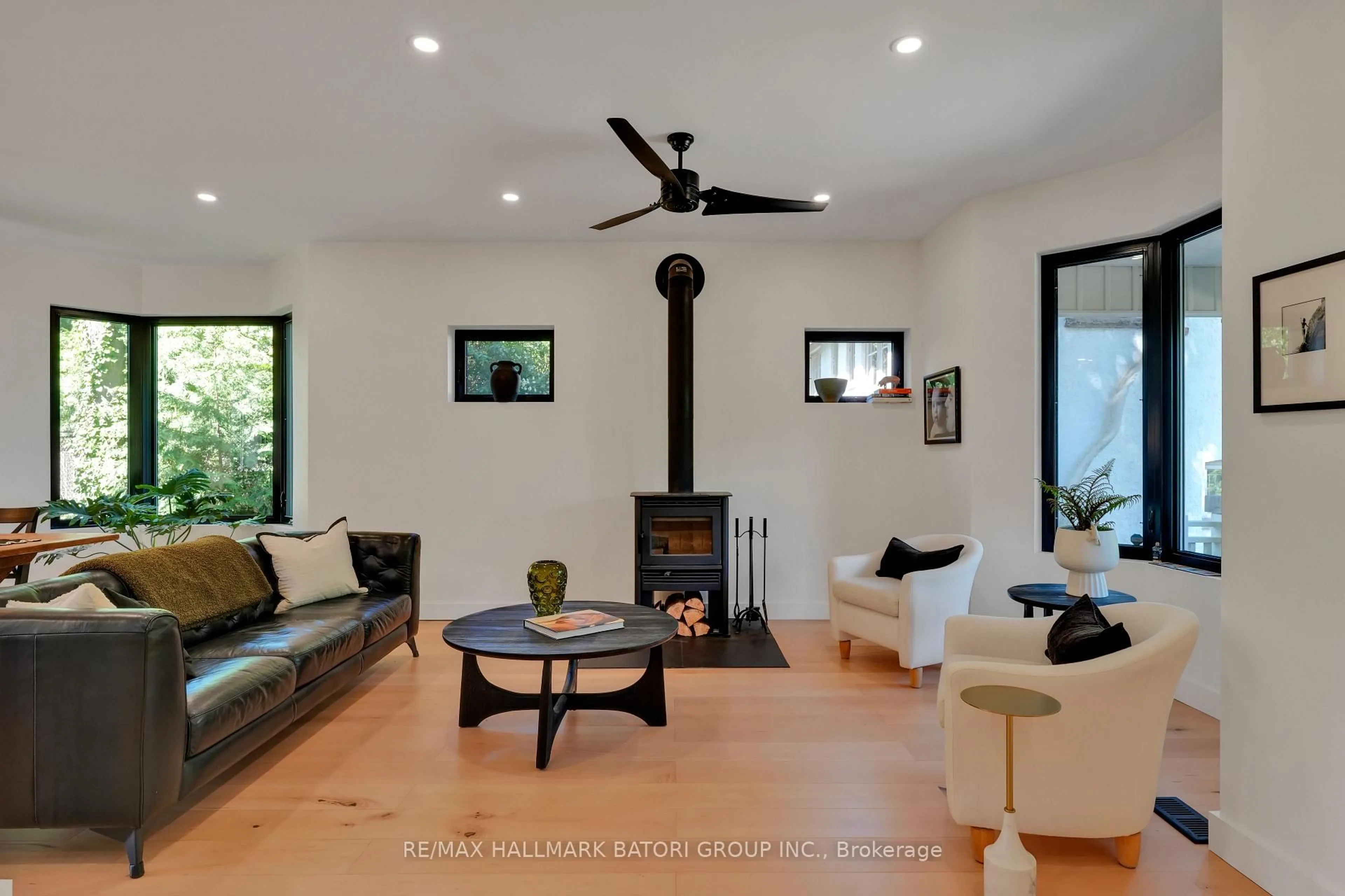 Living room with furniture, unknown for 255 Blythwood Rd, Toronto Ontario M4N 1A7
