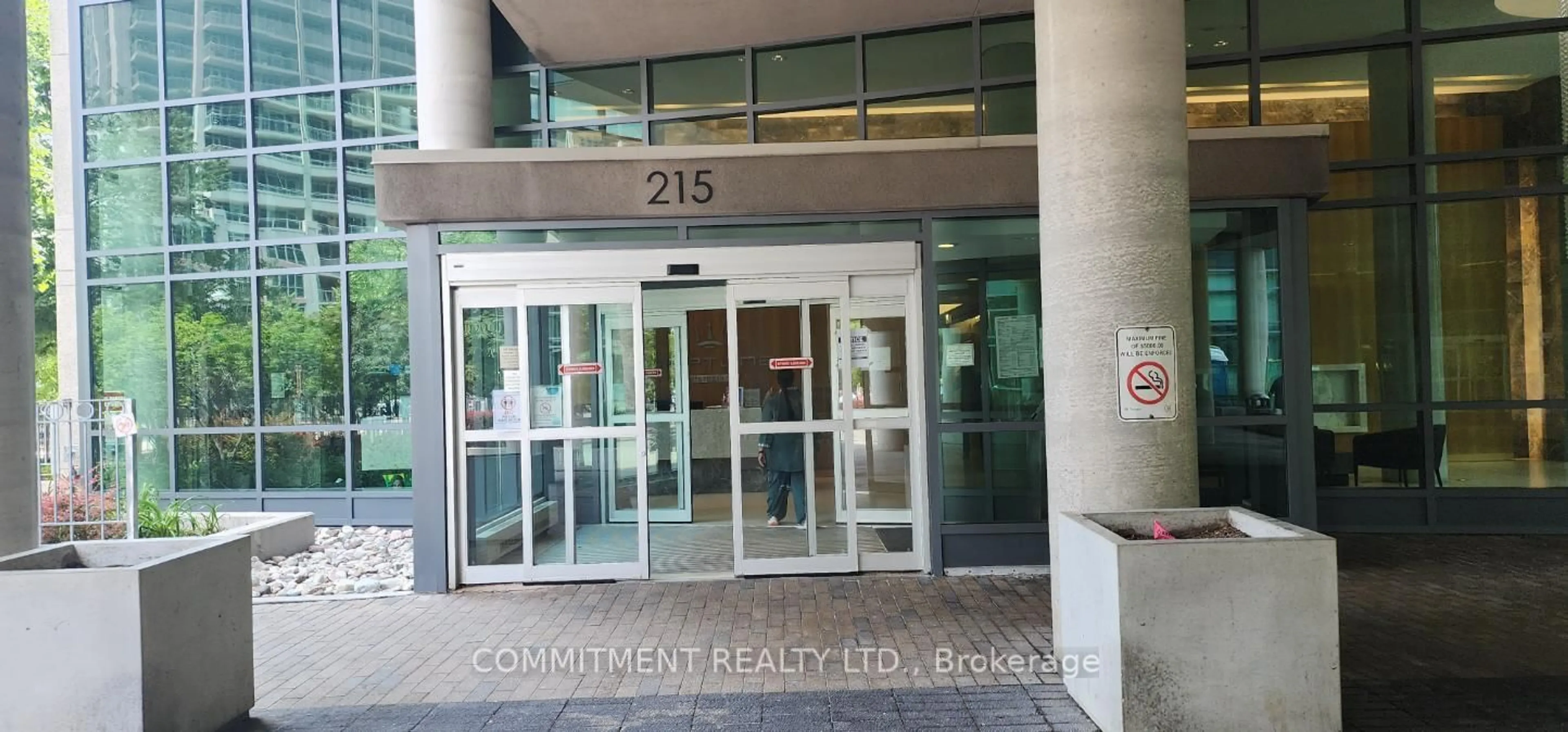 Indoor foyer for 215 Fort York Blvd ##215, Toronto Ontario M5V 4A1