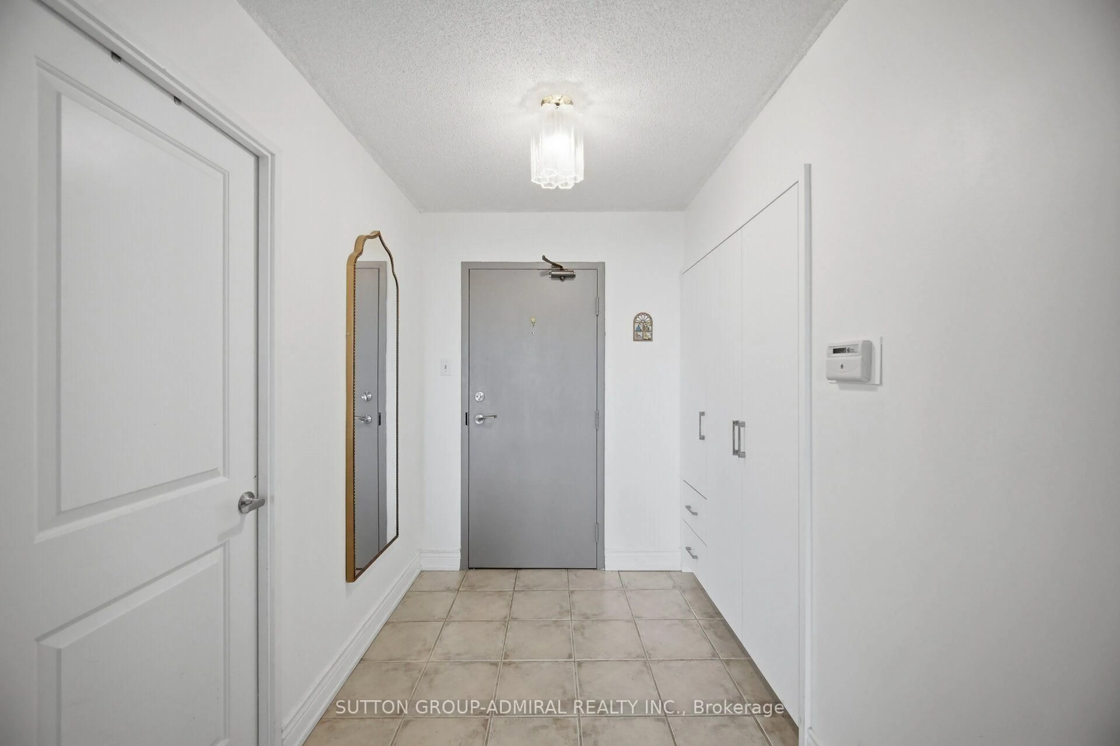 Indoor foyer for 5460 Yonge St #501, Toronto Ontario M2N 6K7