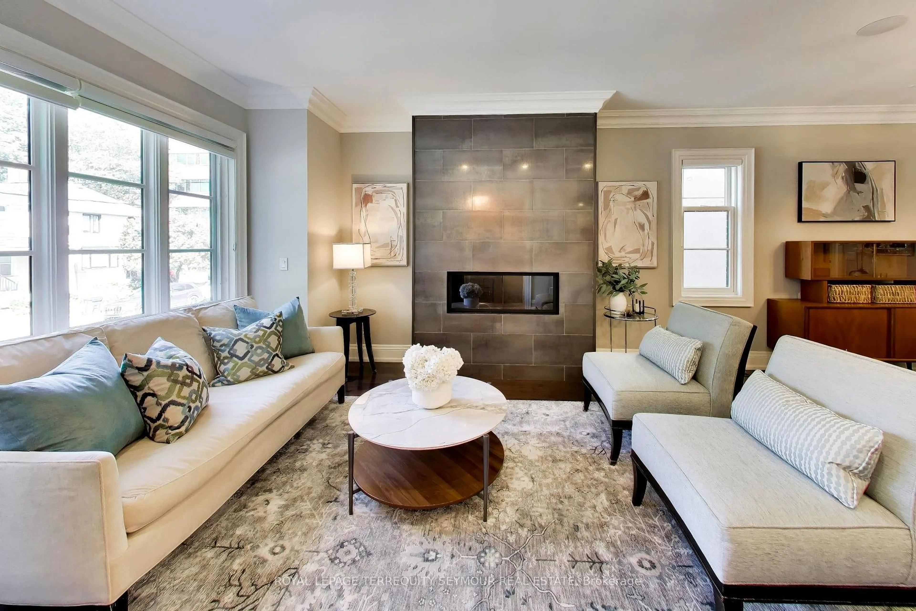 Living room with furniture, unknown for 69 Taunton Rd, Toronto Ontario M4S 2P2