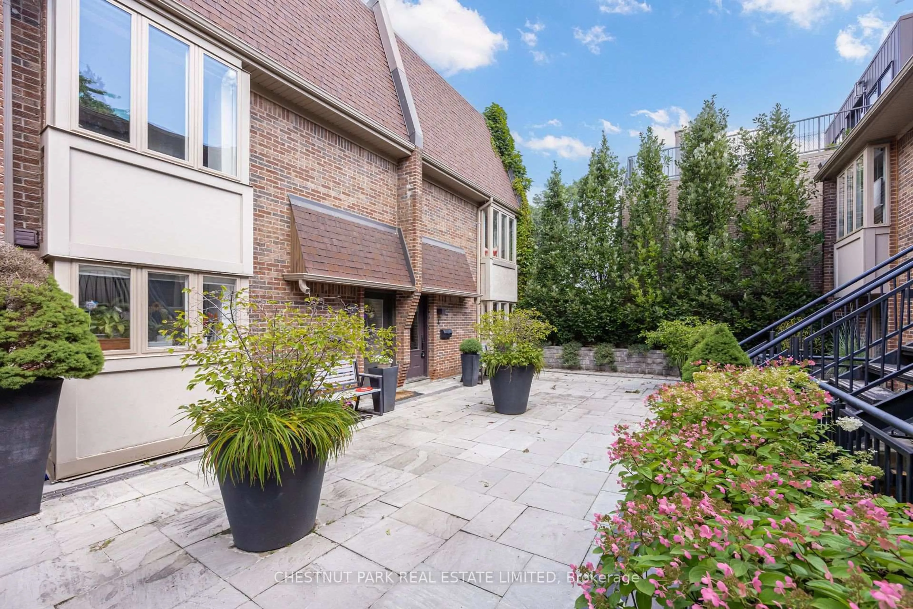 A pic from outside/outdoor area/front of a property/back of a property/a pic from drone, street for 76 Birch Ave #4, Toronto Ontario M4V 1C8