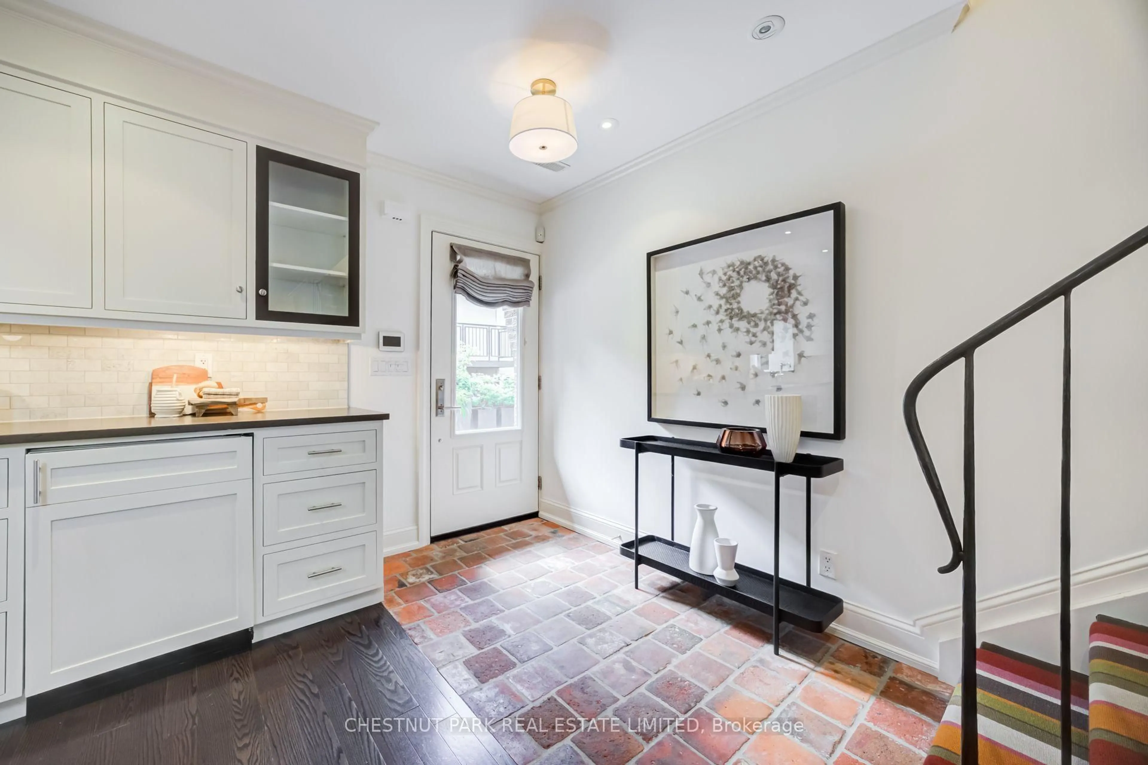 Indoor entryway for 76 Birch Ave #4, Toronto Ontario M4V 1C8