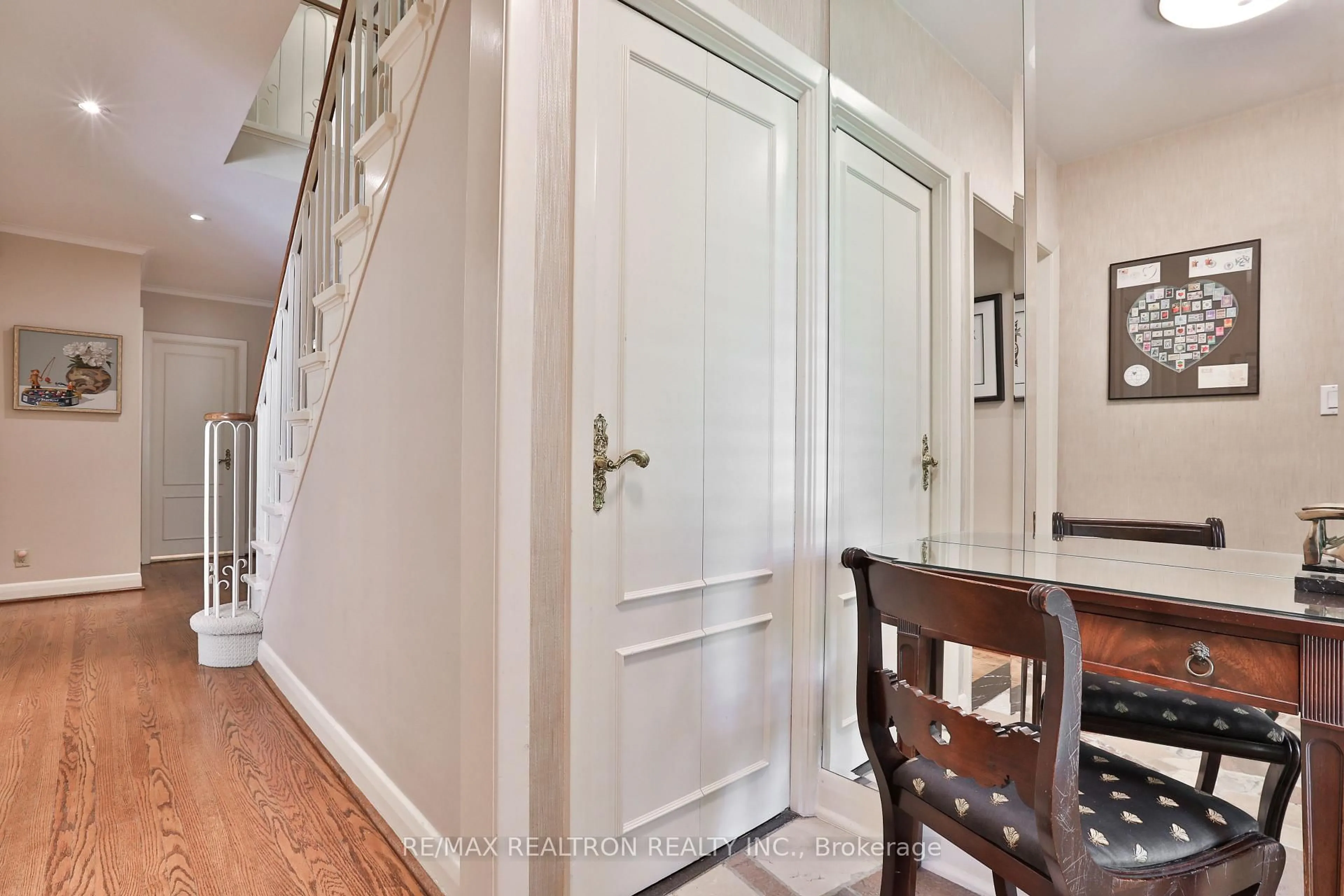 Indoor entryway for 706 Briar Hill Ave, Toronto Ontario M6C 1L3