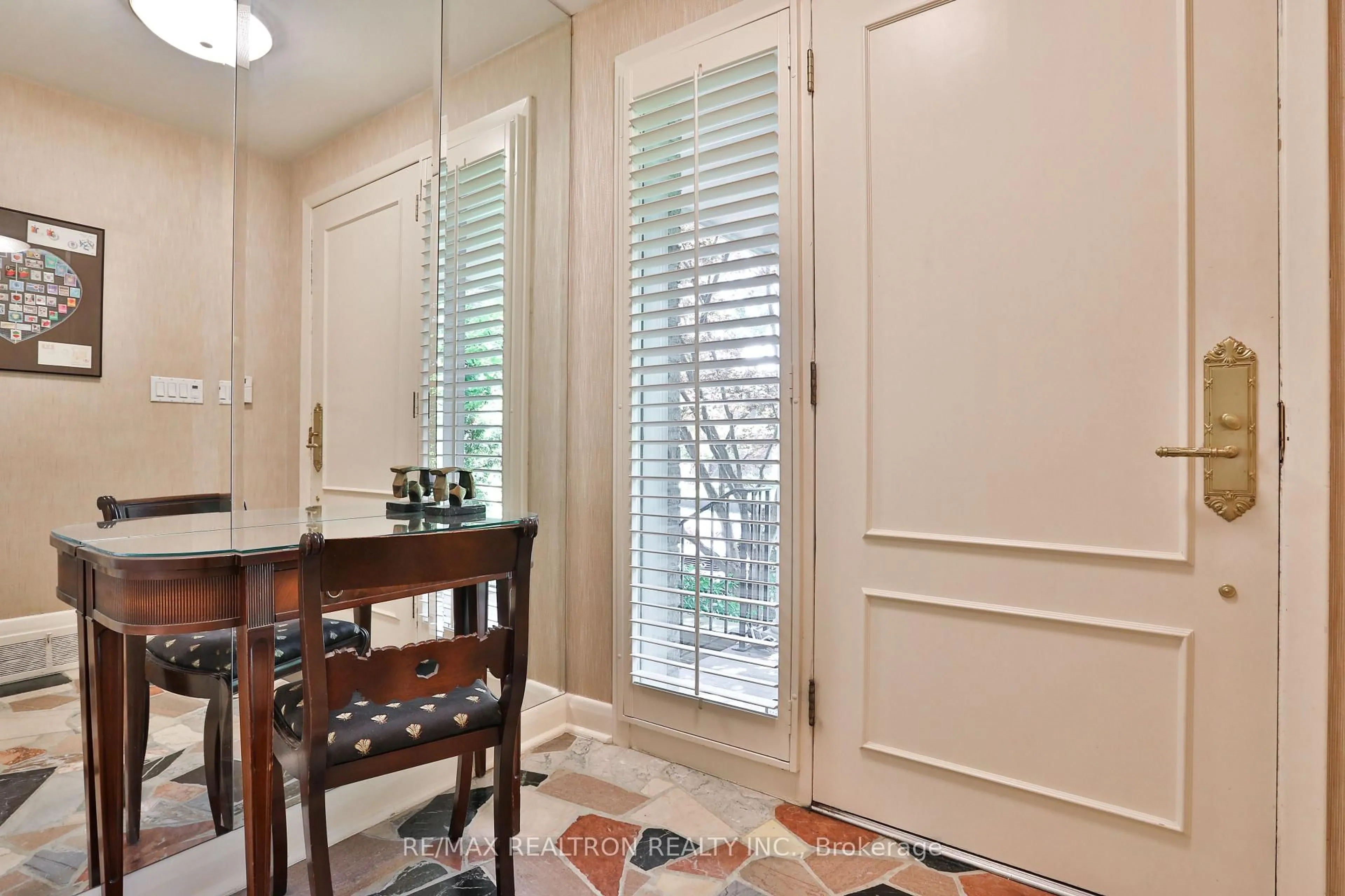 Indoor entryway for 706 Briar Hill Ave, Toronto Ontario M6C 1L3