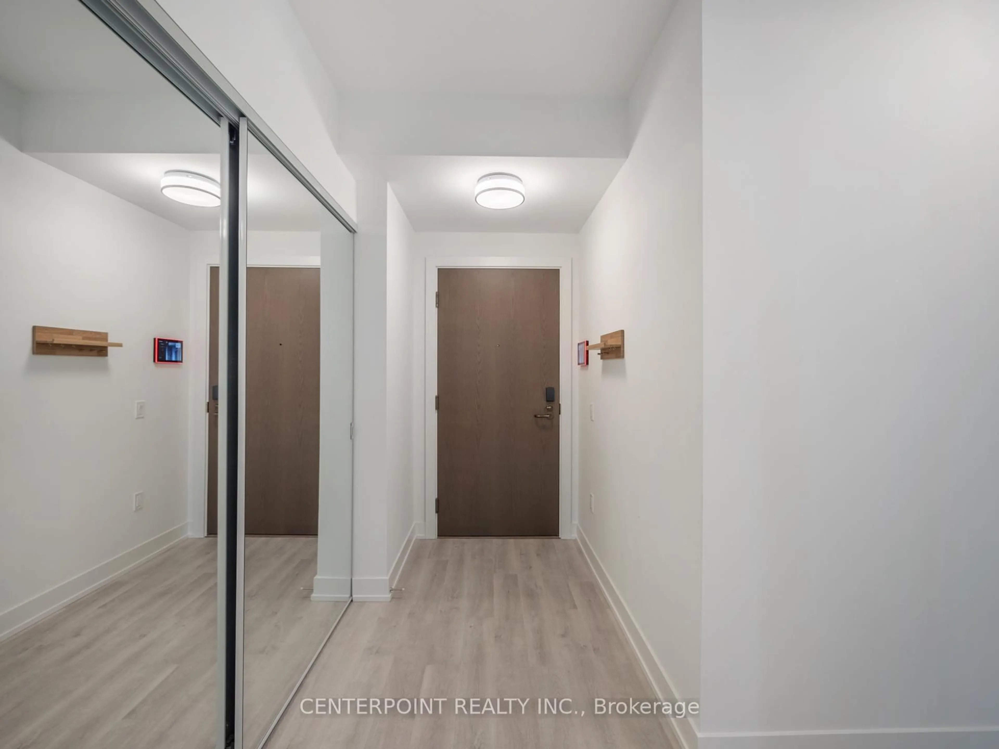 Indoor entryway for 20 Inn On The Park Dr #2132, Toronto Ontario M3C 0P8