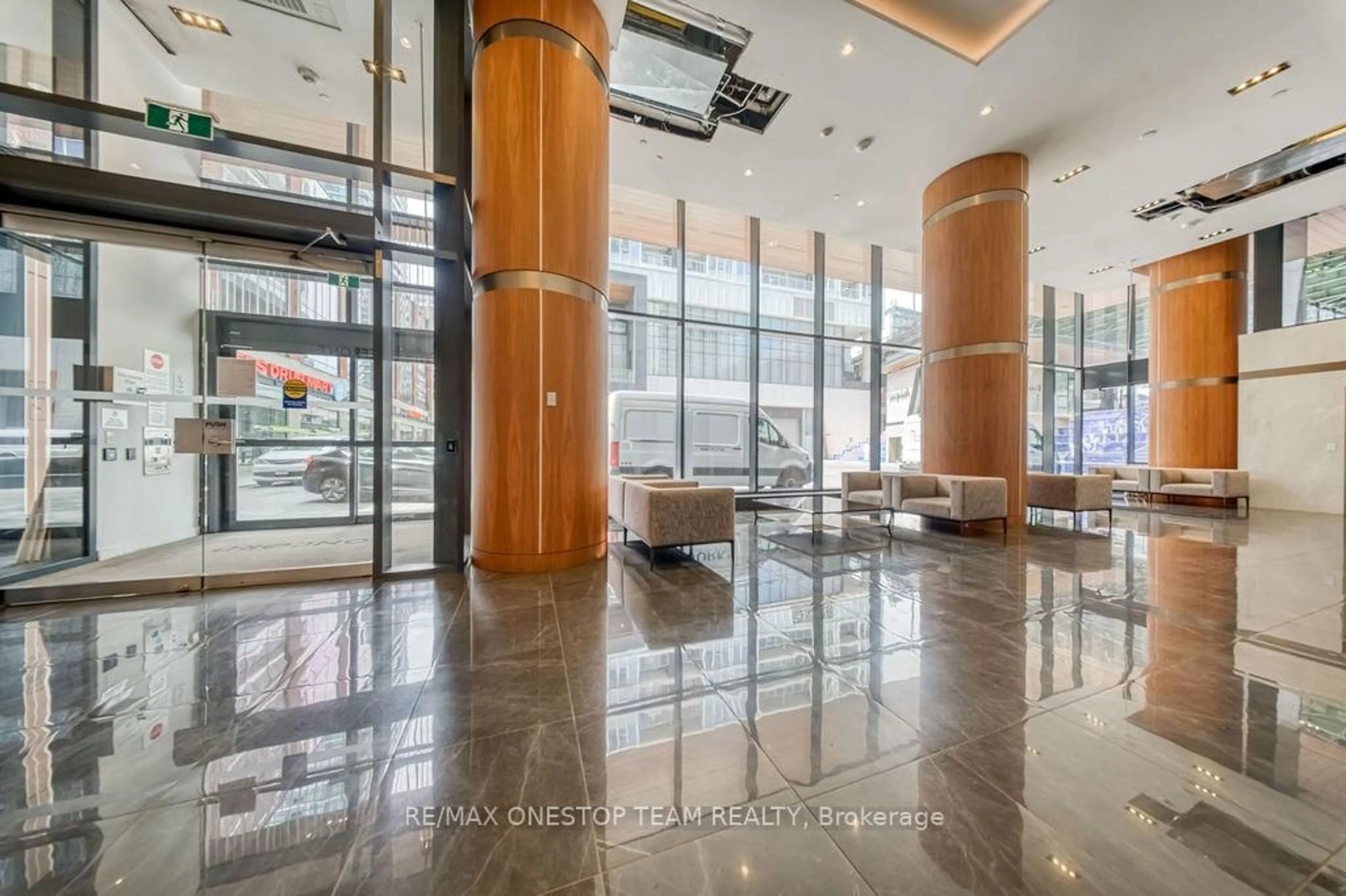 Lobby for 17 Bathurst St #1510, Toronto Ontario M5V 0N1