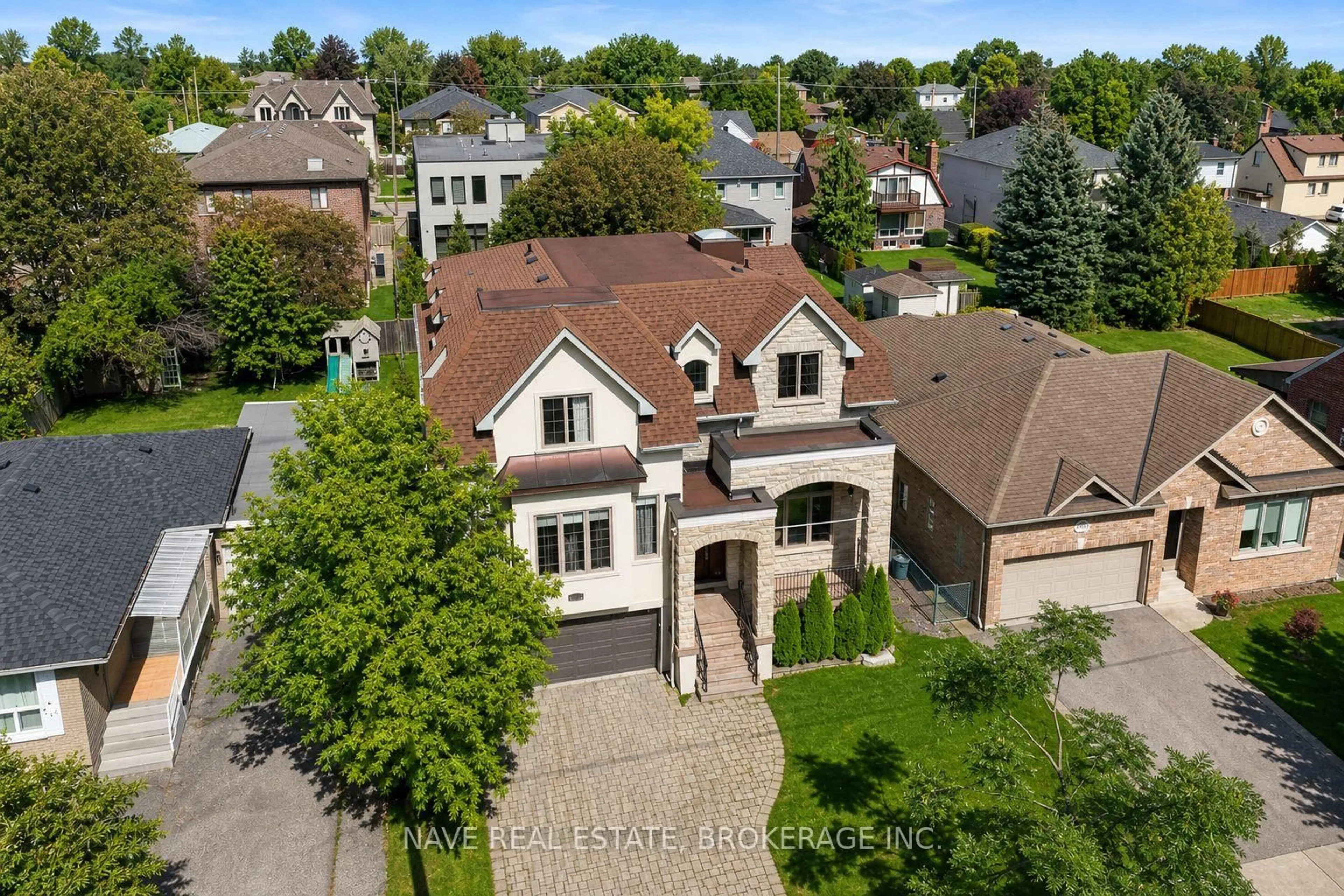 A pic from outside/outdoor area/front of a property/back of a property/a pic from drone, street for 136 Homewood Ave, Toronto Ontario M2M 1K3