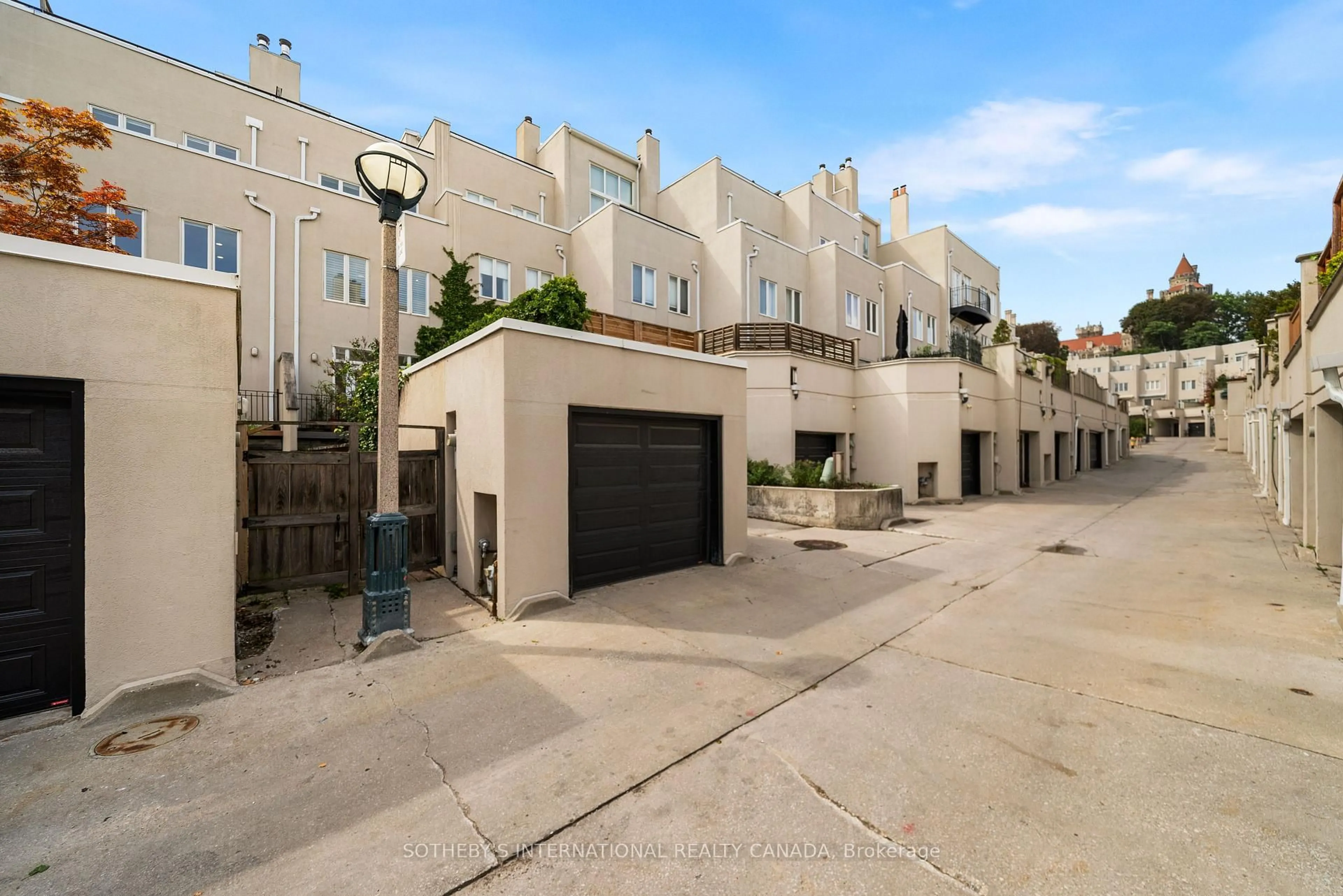 A pic from outside/outdoor area/front of a property/back of a property/a pic from drone, street for 213 Walmer Rd, Toronto Ontario M5R 3P7