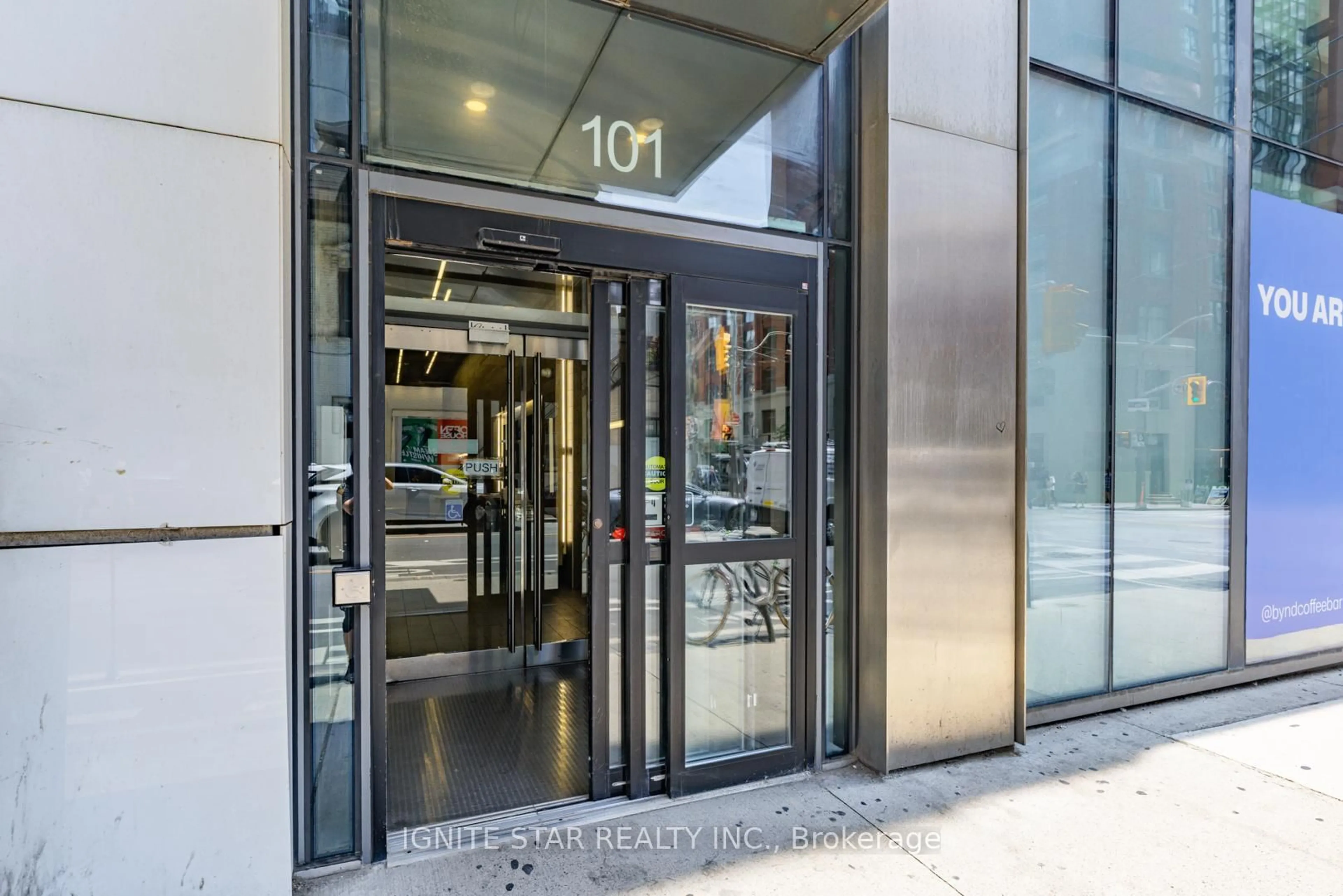 Indoor foyer for 101 Peter St #1509, Toronto Ontario M5V 0G6