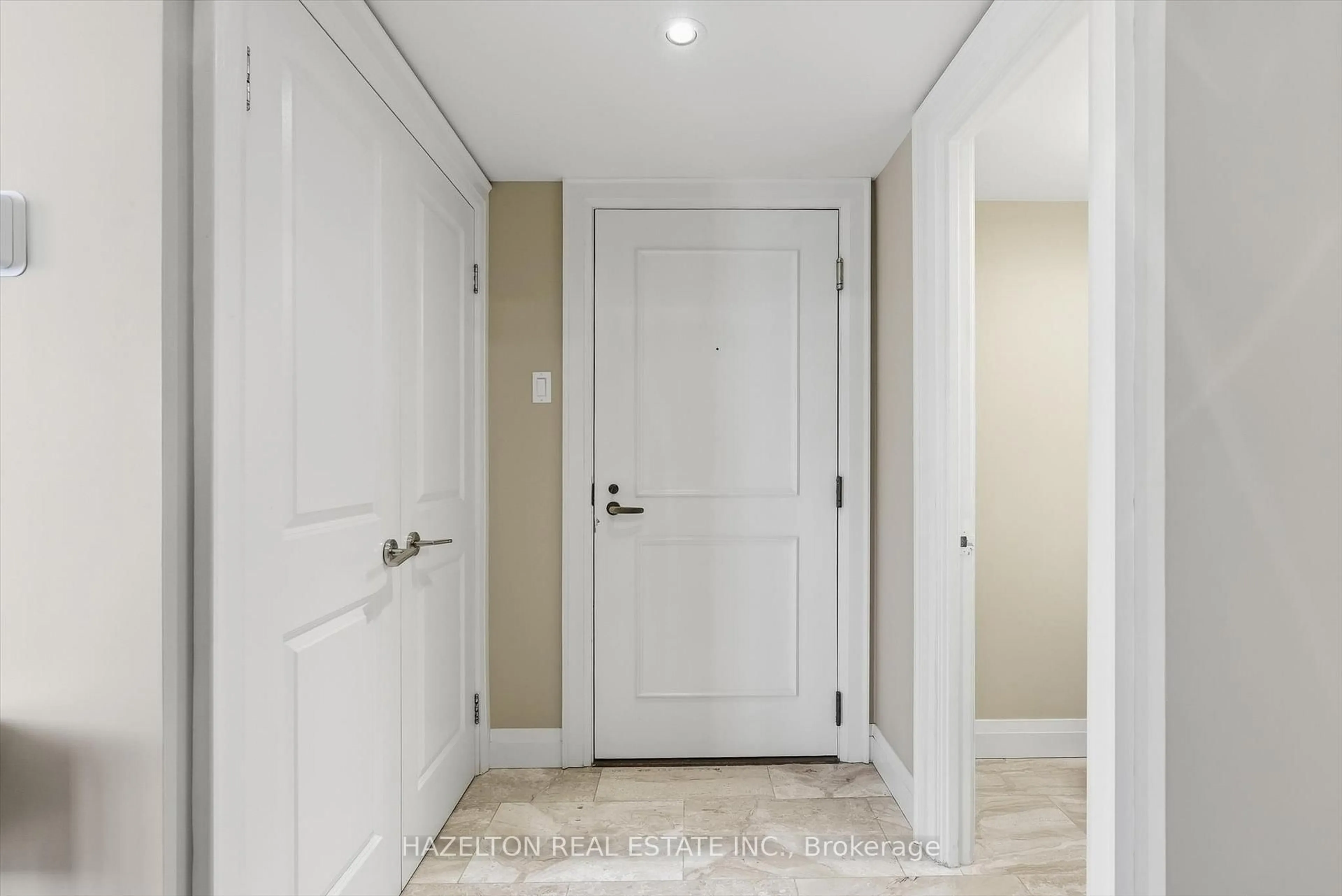 Indoor entryway for 164 Cumberland St #608, Toronto Ontario M5R 1A8