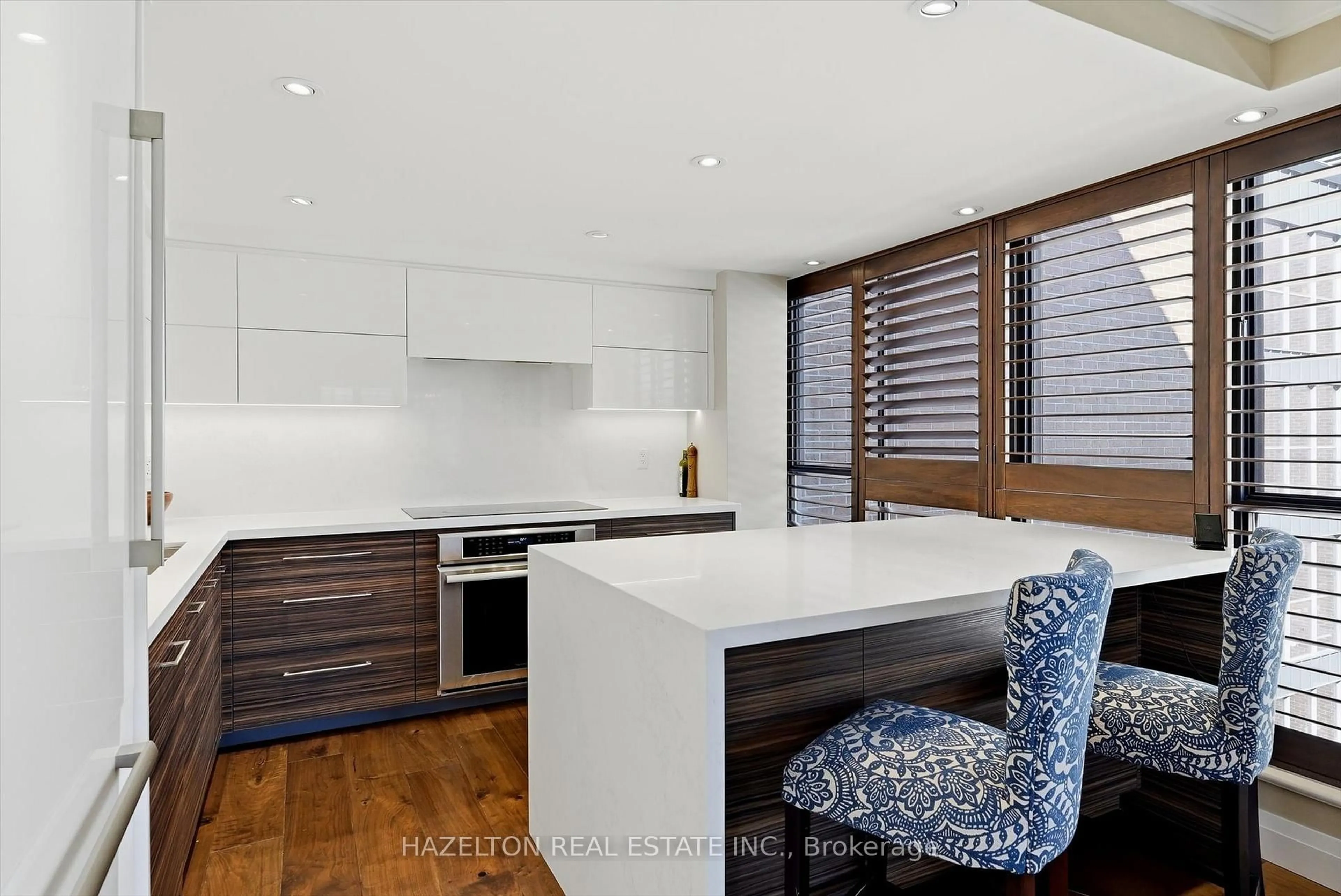 Contemporary kitchen, wood/laminate floor for 164 Cumberland St #608, Toronto Ontario M5R 1A8