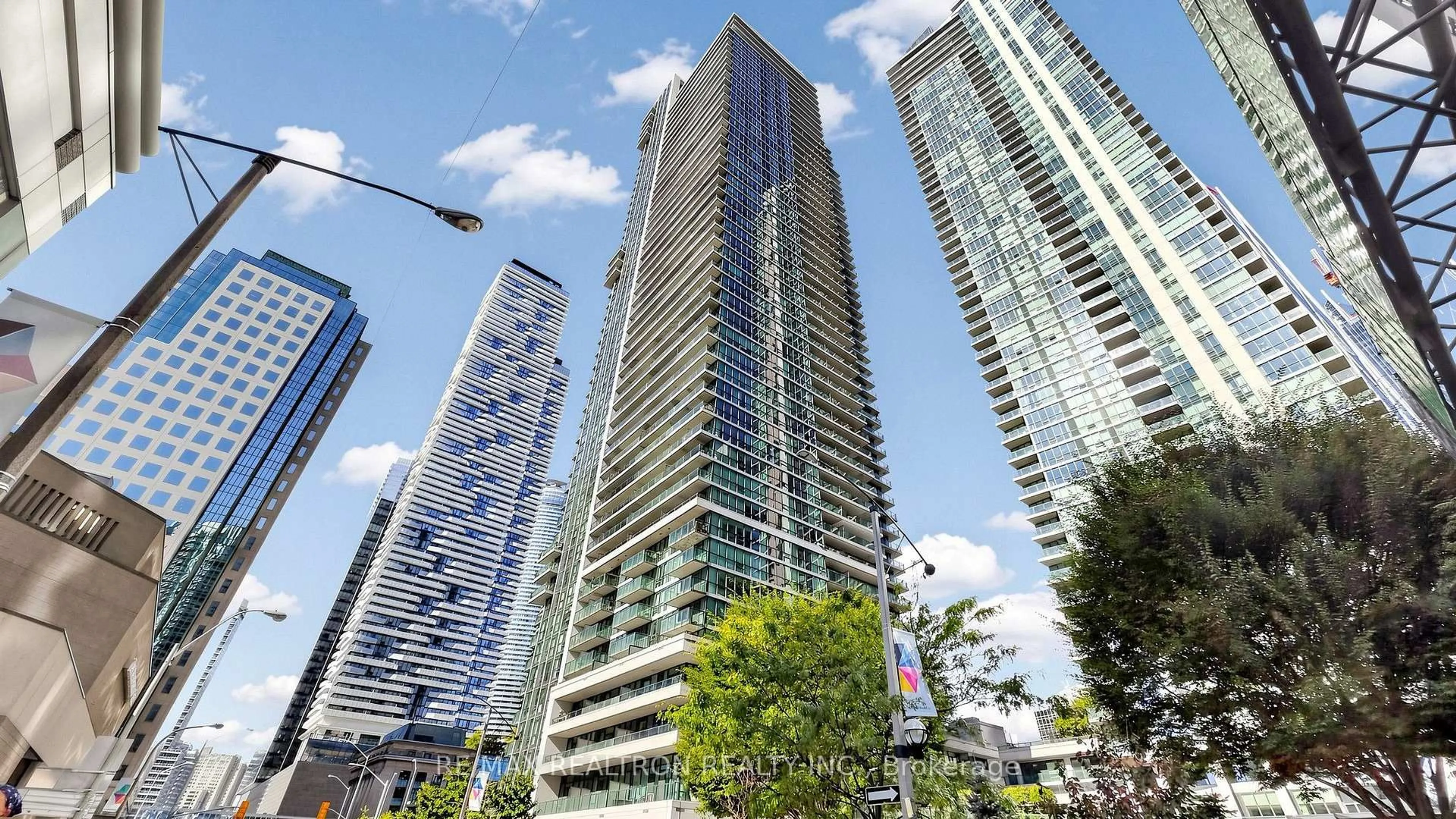Unknown for 33 Bay St #2211, Toronto Ontario M5J 2Z3