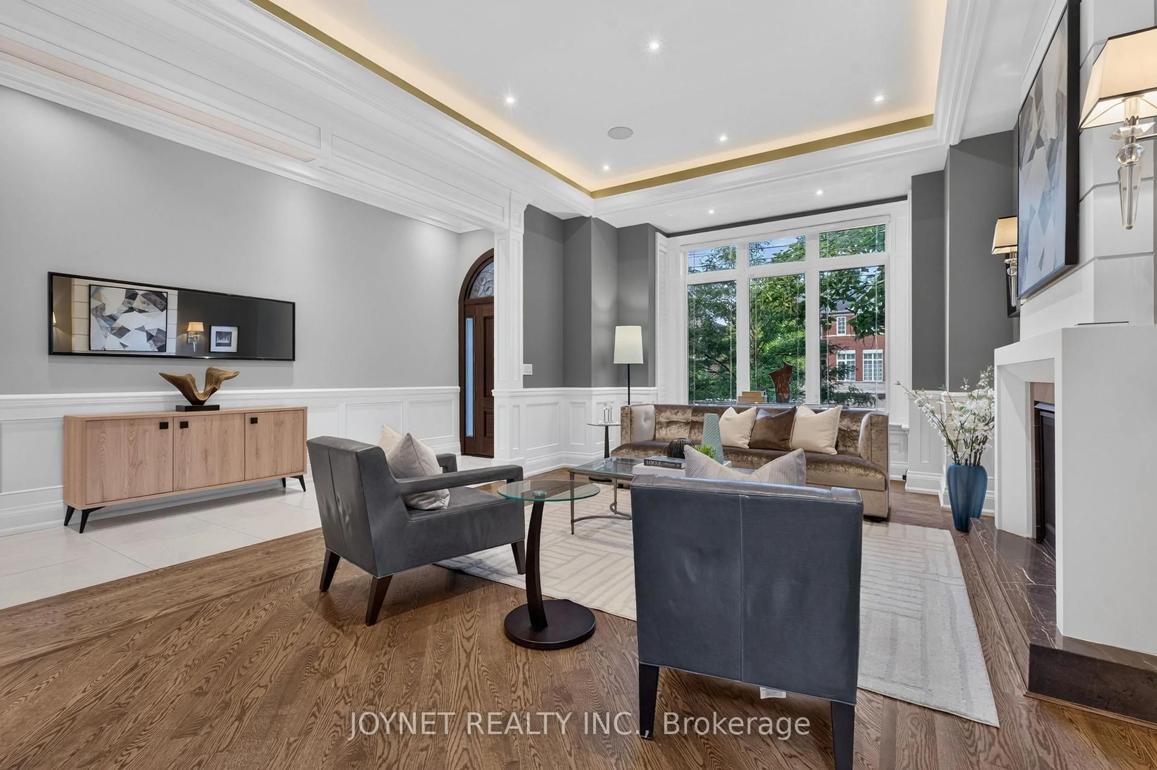 Living room with furniture, unknown for 119 Patricia Ave, Toronto Ontario M2M 1J3