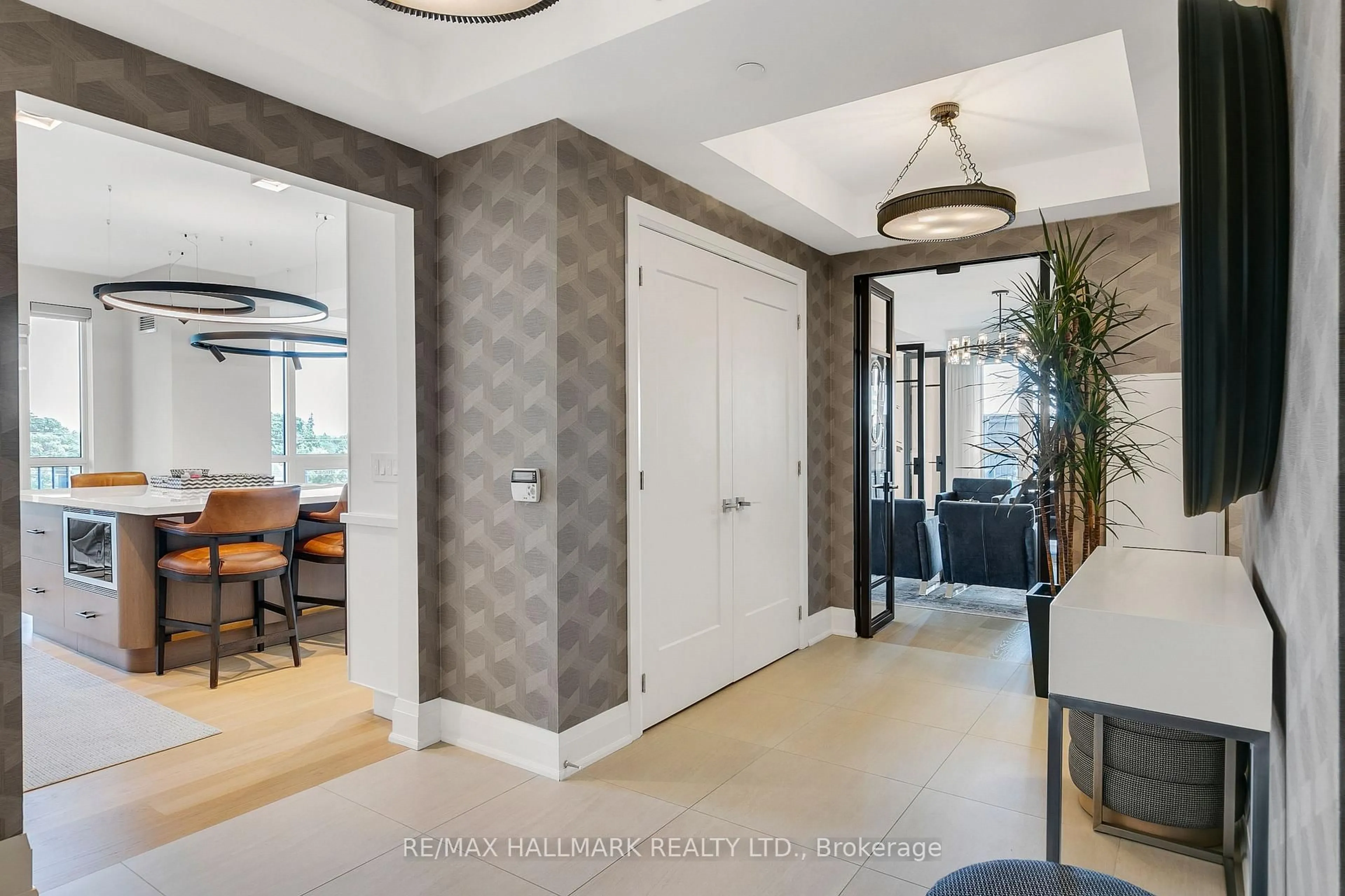 Indoor entryway for 1700 Avenue Rd #406, Toronto Ontario M5M 3Y4