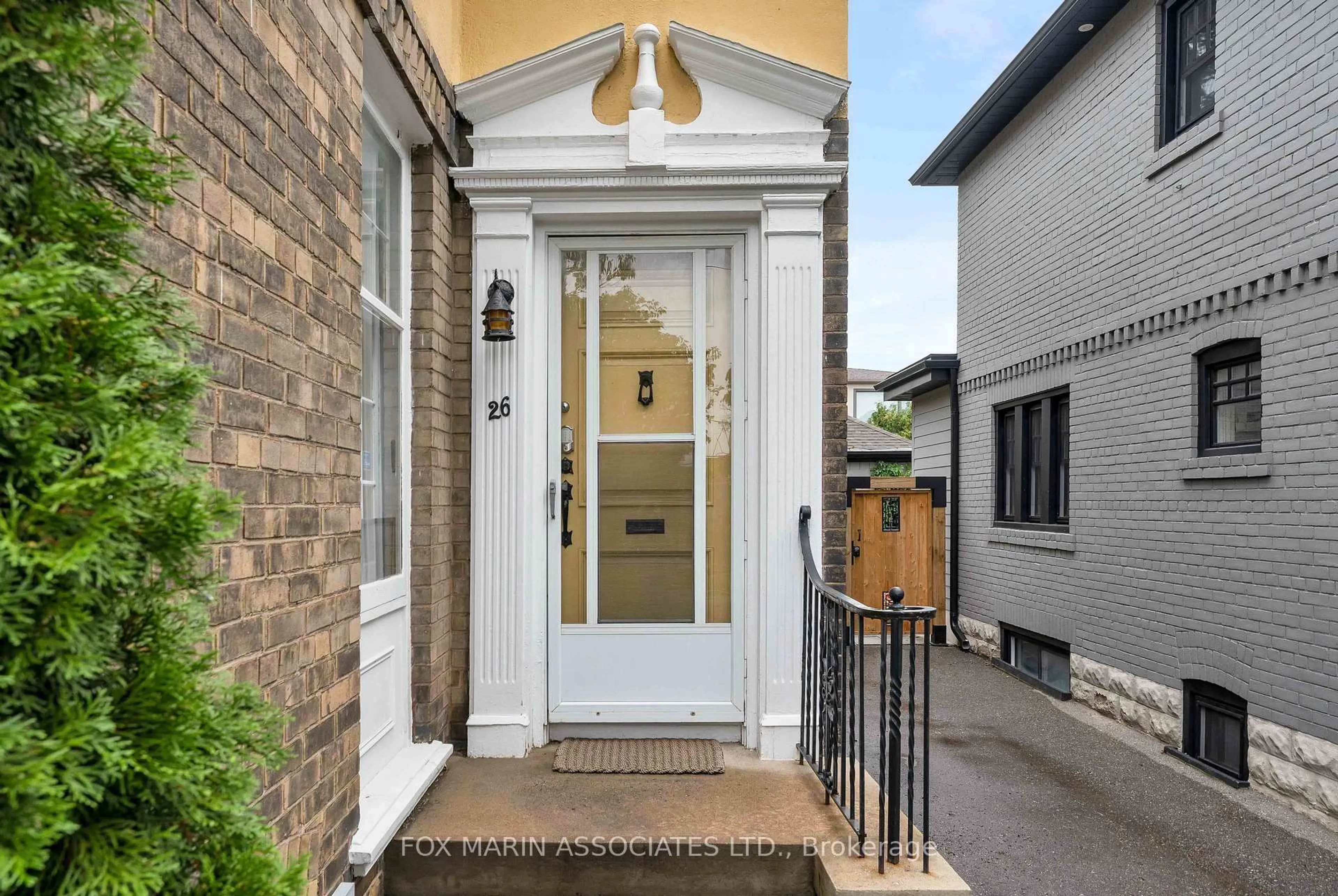 Indoor entryway for 26 Claxton Blvd, Toronto Ontario M6C 1L8