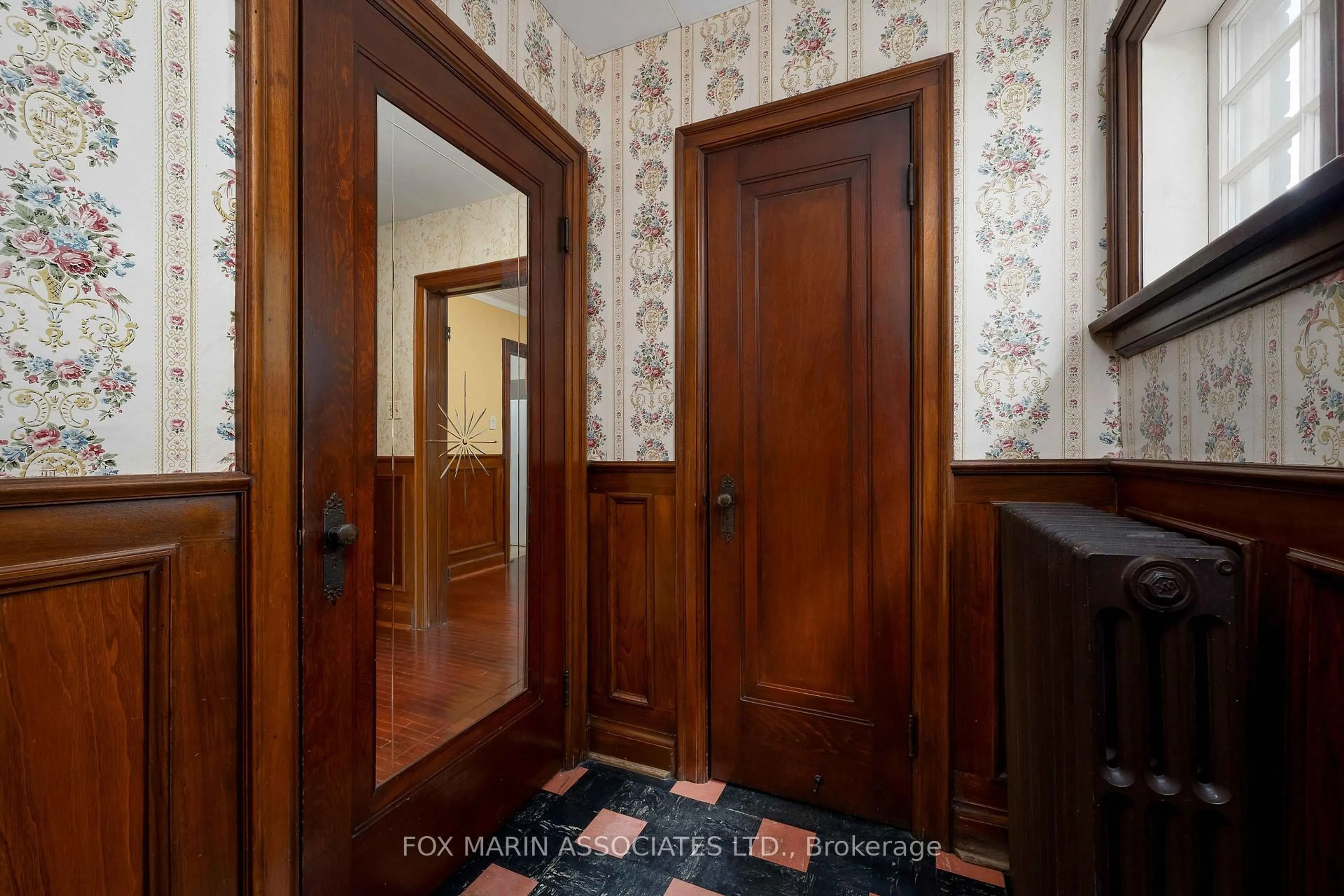 Indoor entryway for 26 Claxton Blvd, Toronto Ontario M6C 1L8