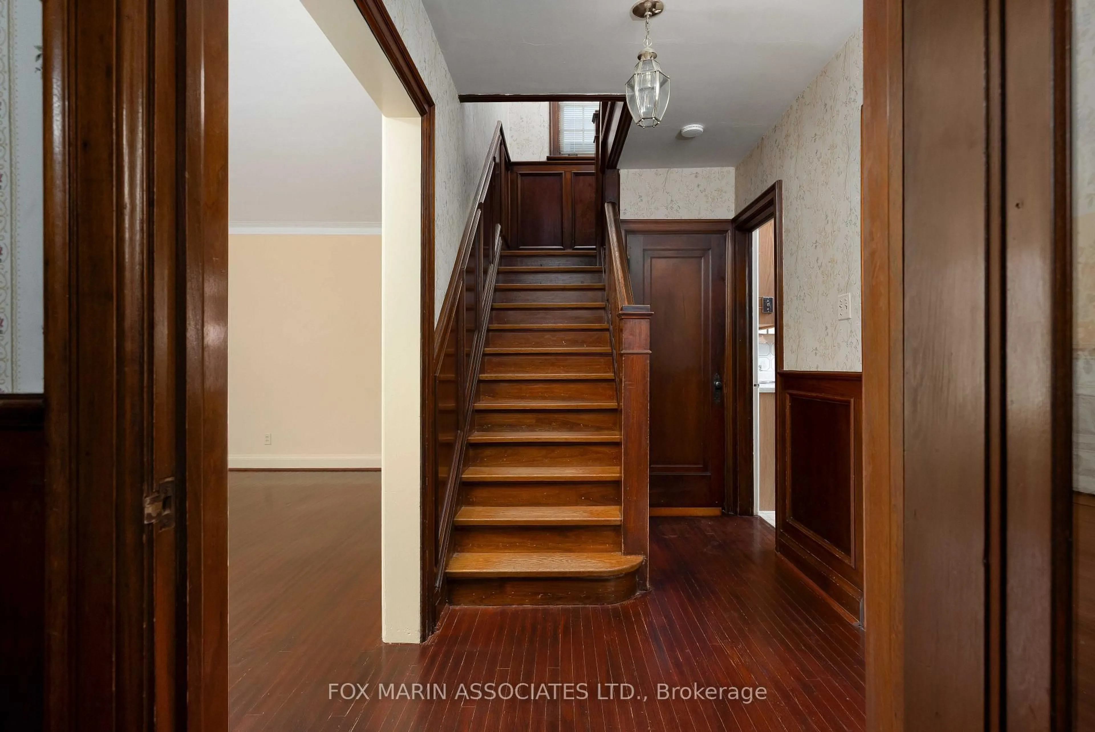 Unknown for 26 Claxton Blvd, Toronto Ontario M6C 1L8