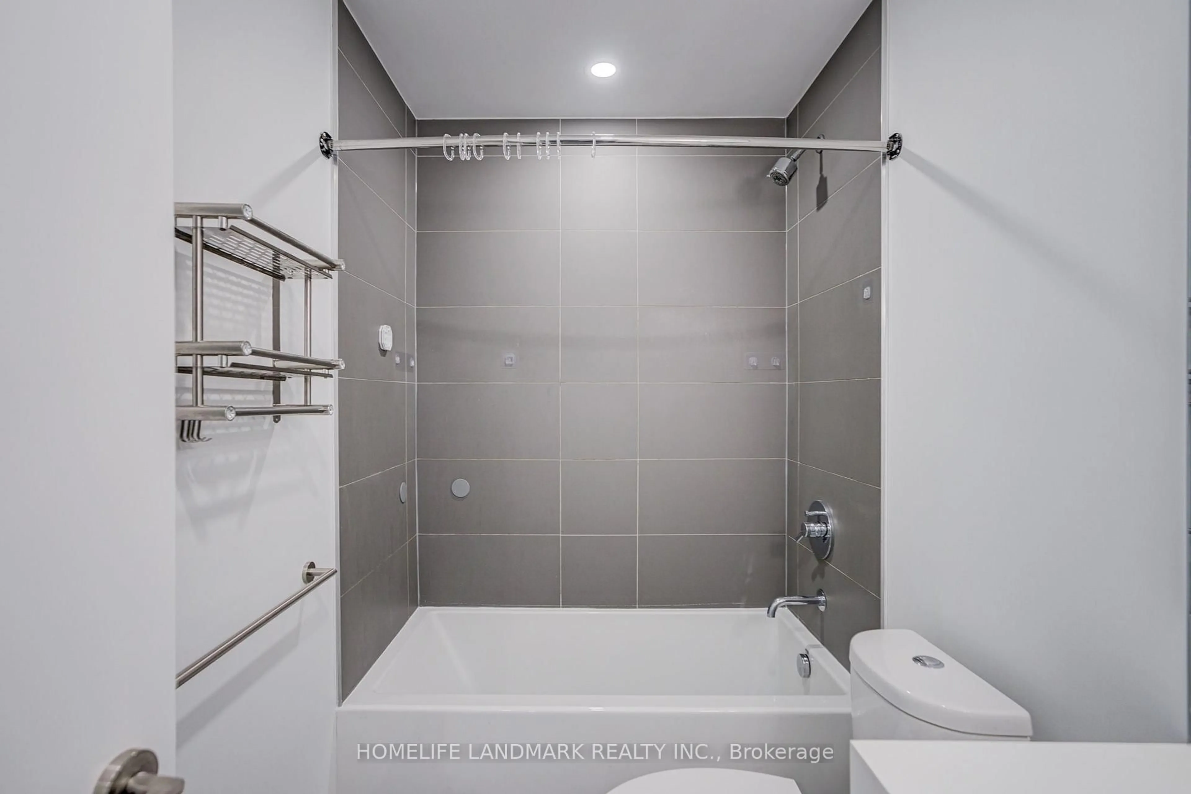 Standard bathroom, ceramic/tile floor for 33 Helendale Ave #601, Toronto Ontario M4R 0A4