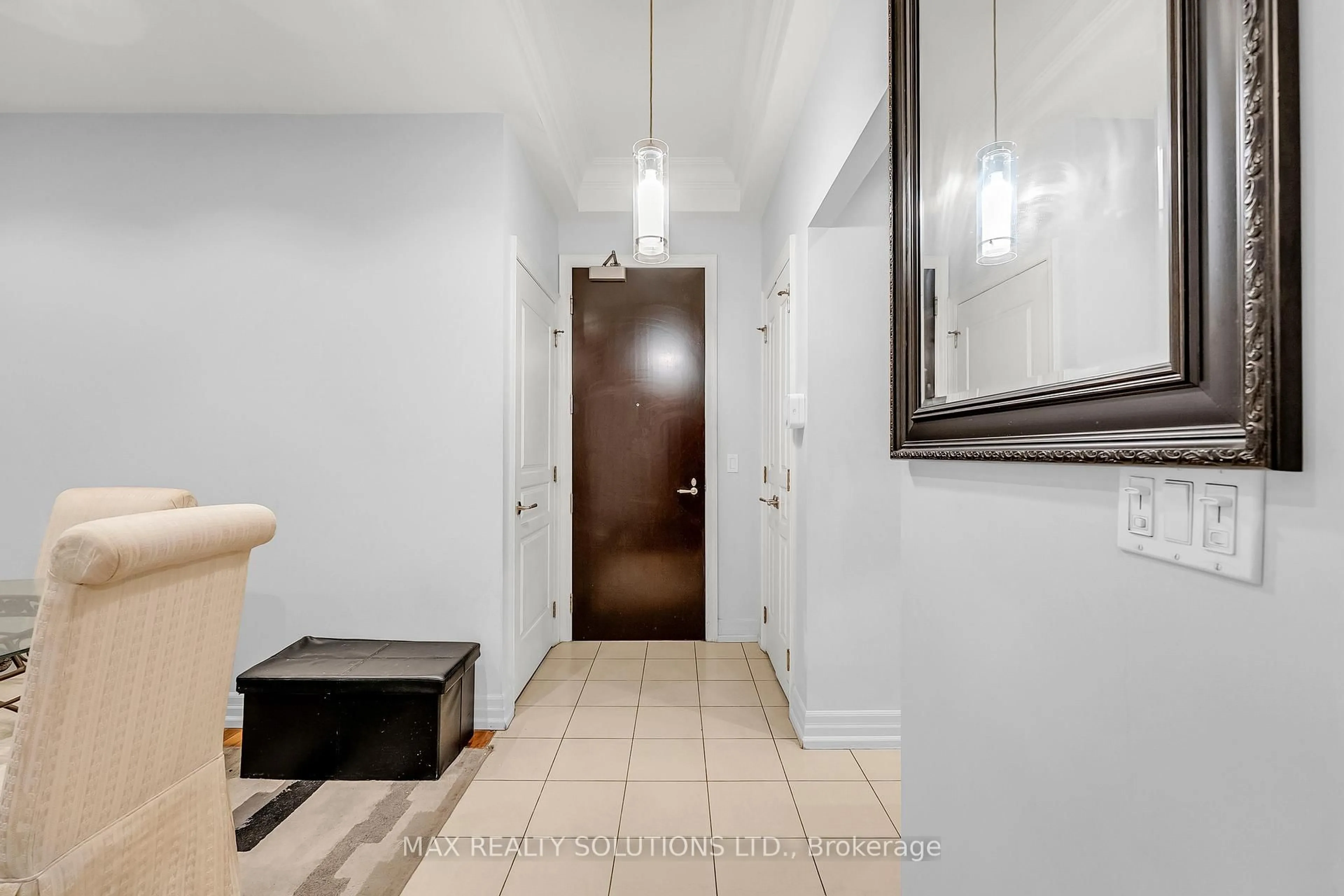 Indoor entryway for 20 Burkebrook Pl #319, Toronto Ontario M4G 0A1