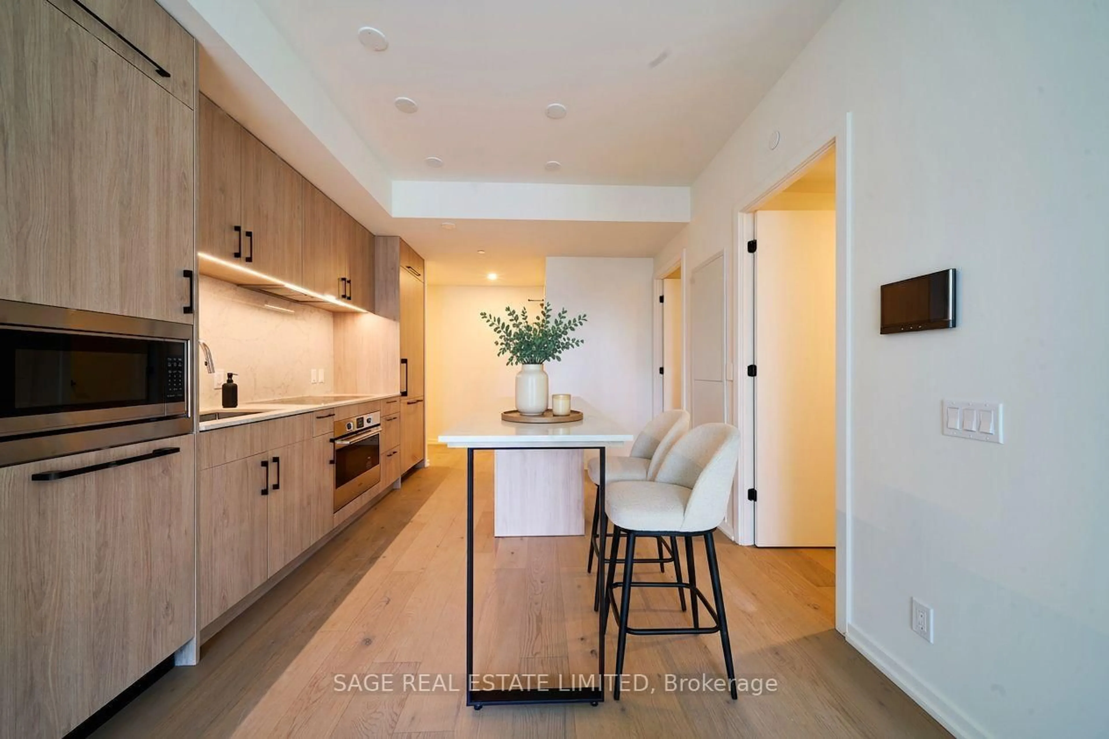 Open concept kitchen, unknown for 109 Erskine Ave #1508, Toronto Ontario M4P 1Y5