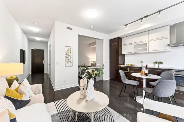 770 Bay St #709, Toronto 4