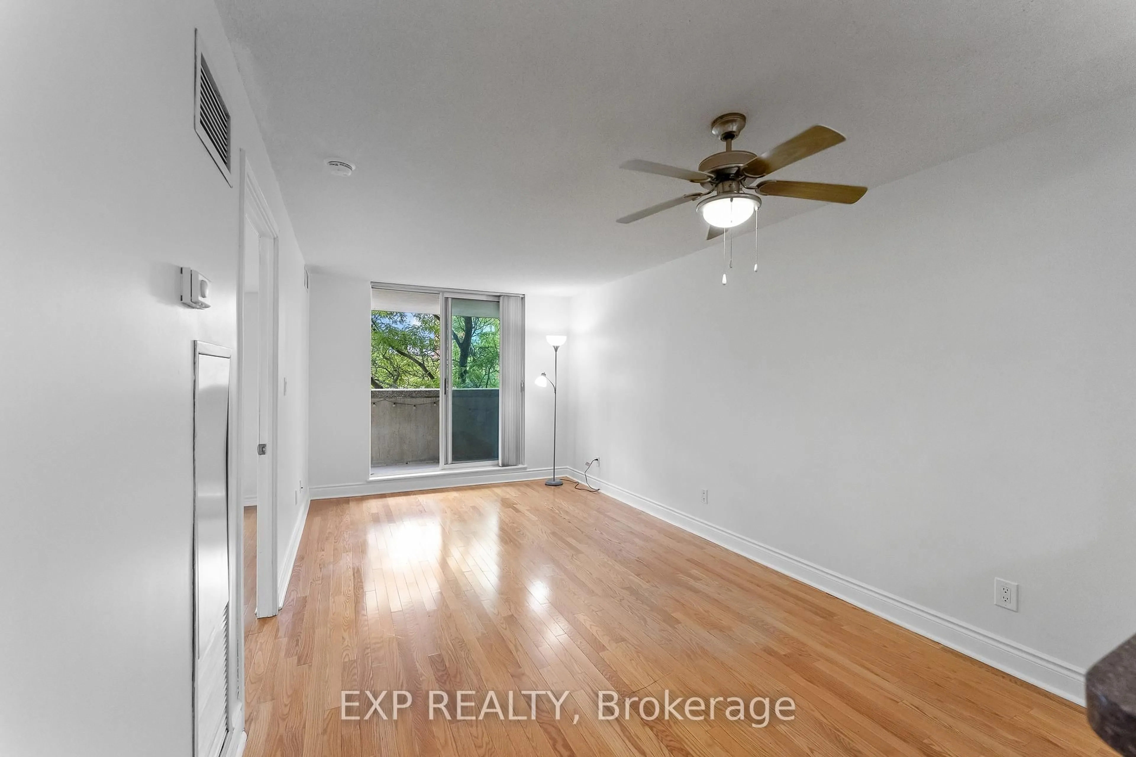 A pic of a room for 398 Eglinton Ave #308, Toronto Ontario M4P 3H8