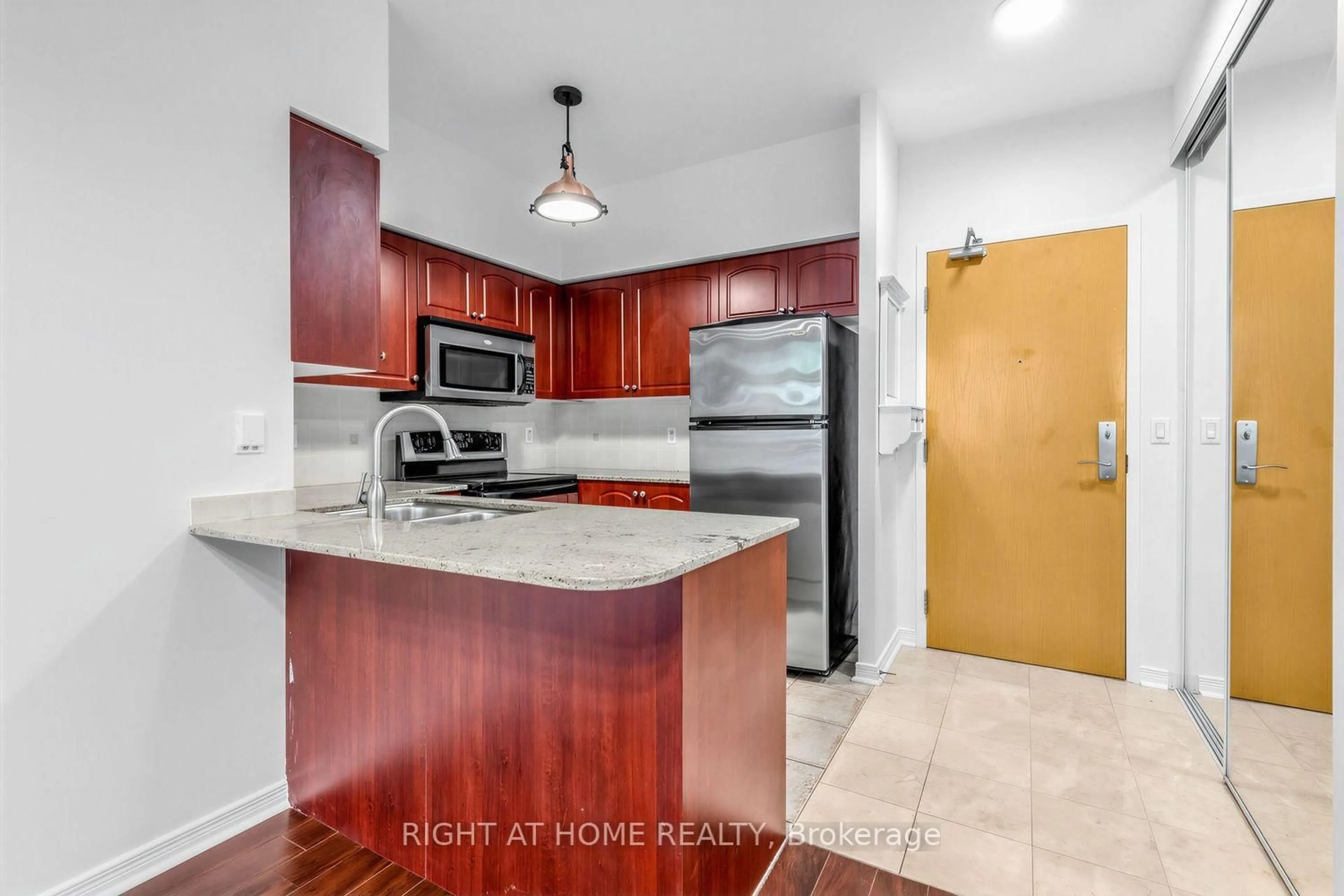 Standard kitchen, unknown for 509 Beecroft Ave #107, Toronto Ontario M2N 0A3