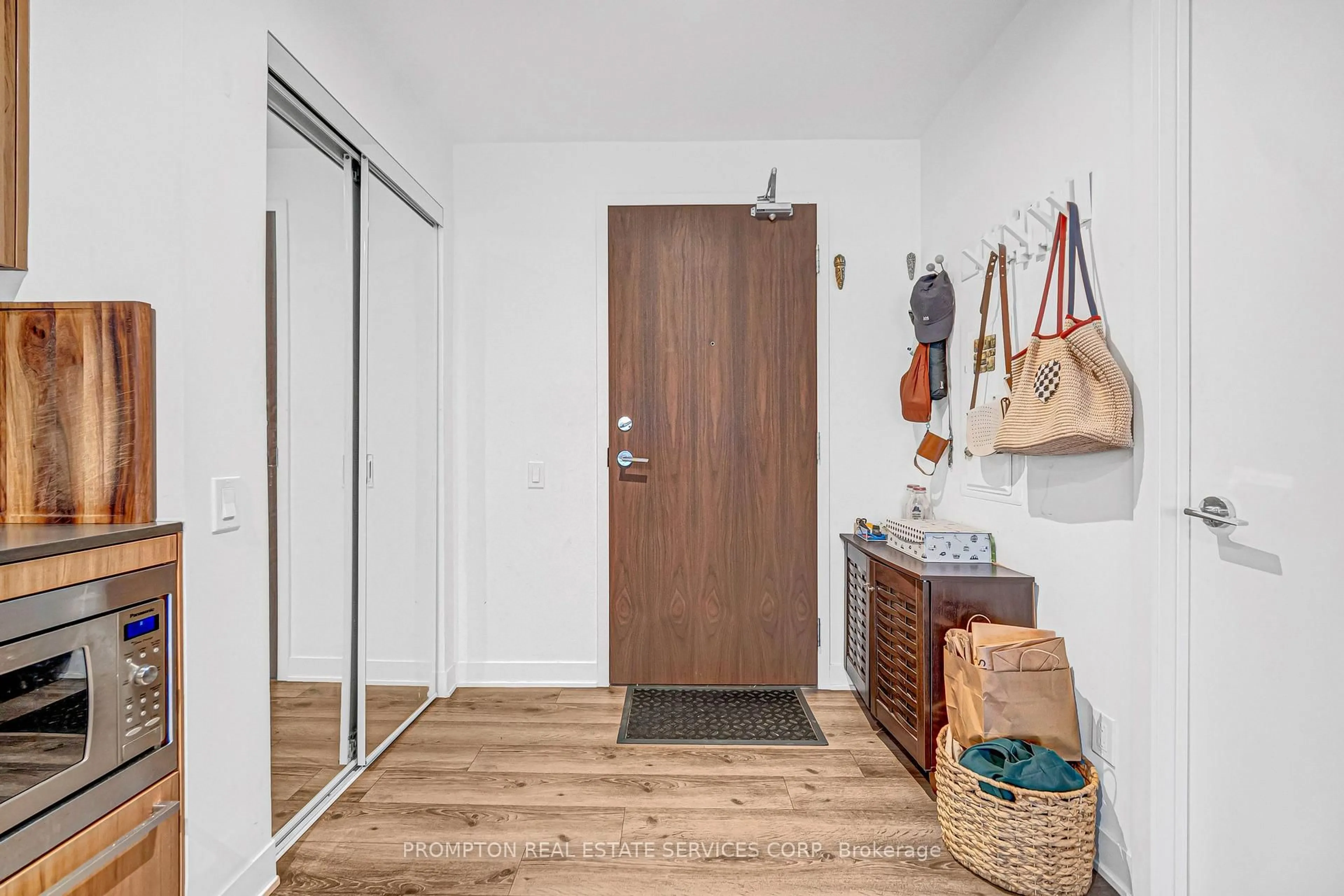 Indoor entryway for 90 Queens Wharf Rd #208, Toronto Ontario M5V 0E6